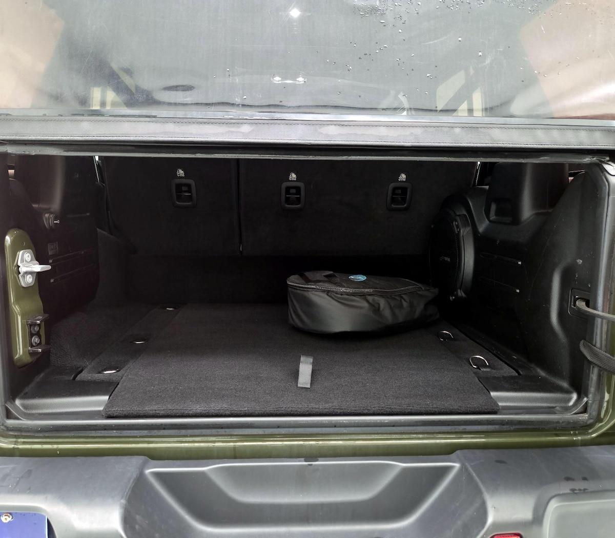 Trunk/Cargo (Seats Up)