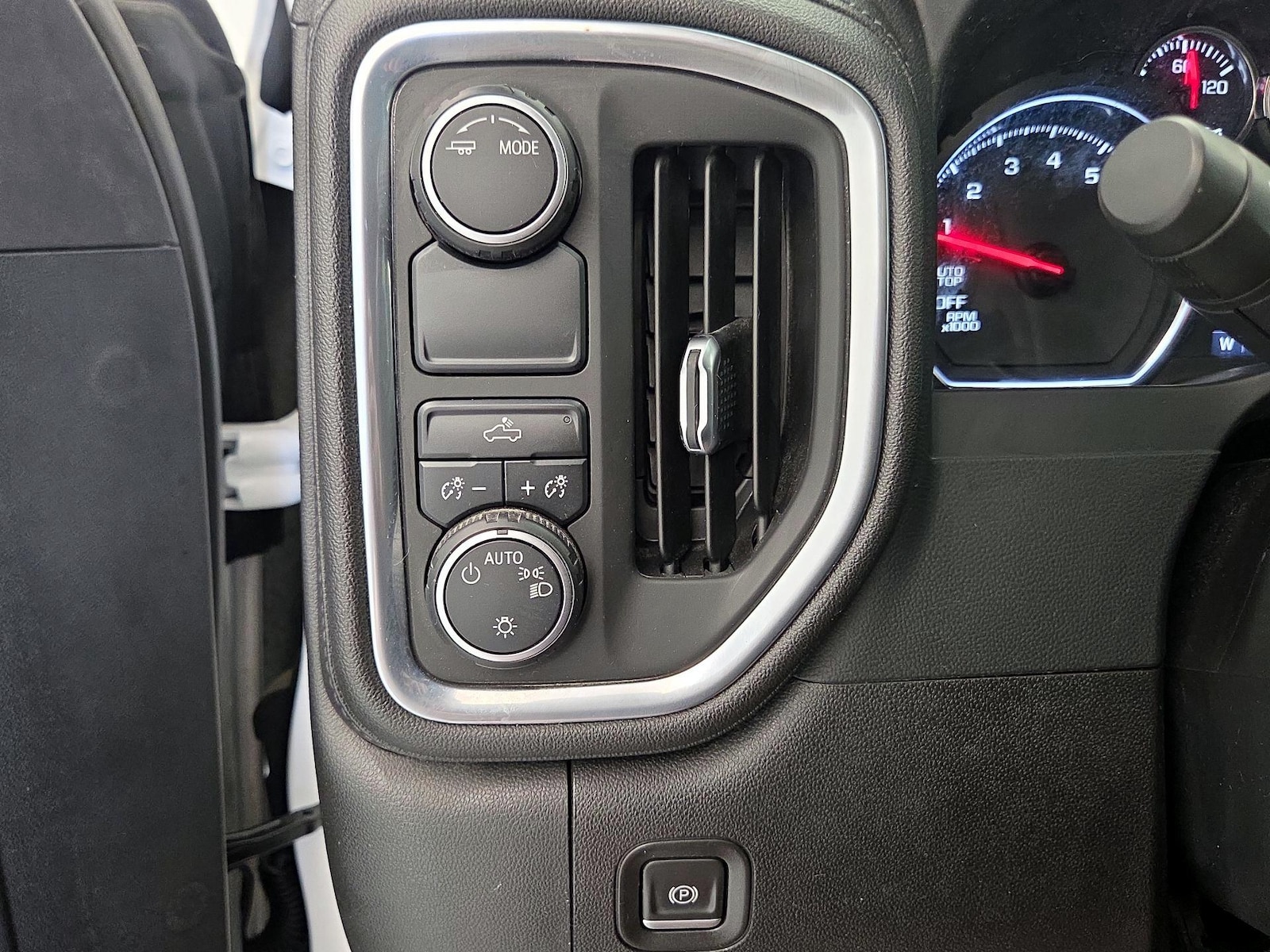 2021 Chevrolet Silverado 1500 LT - Photo 14