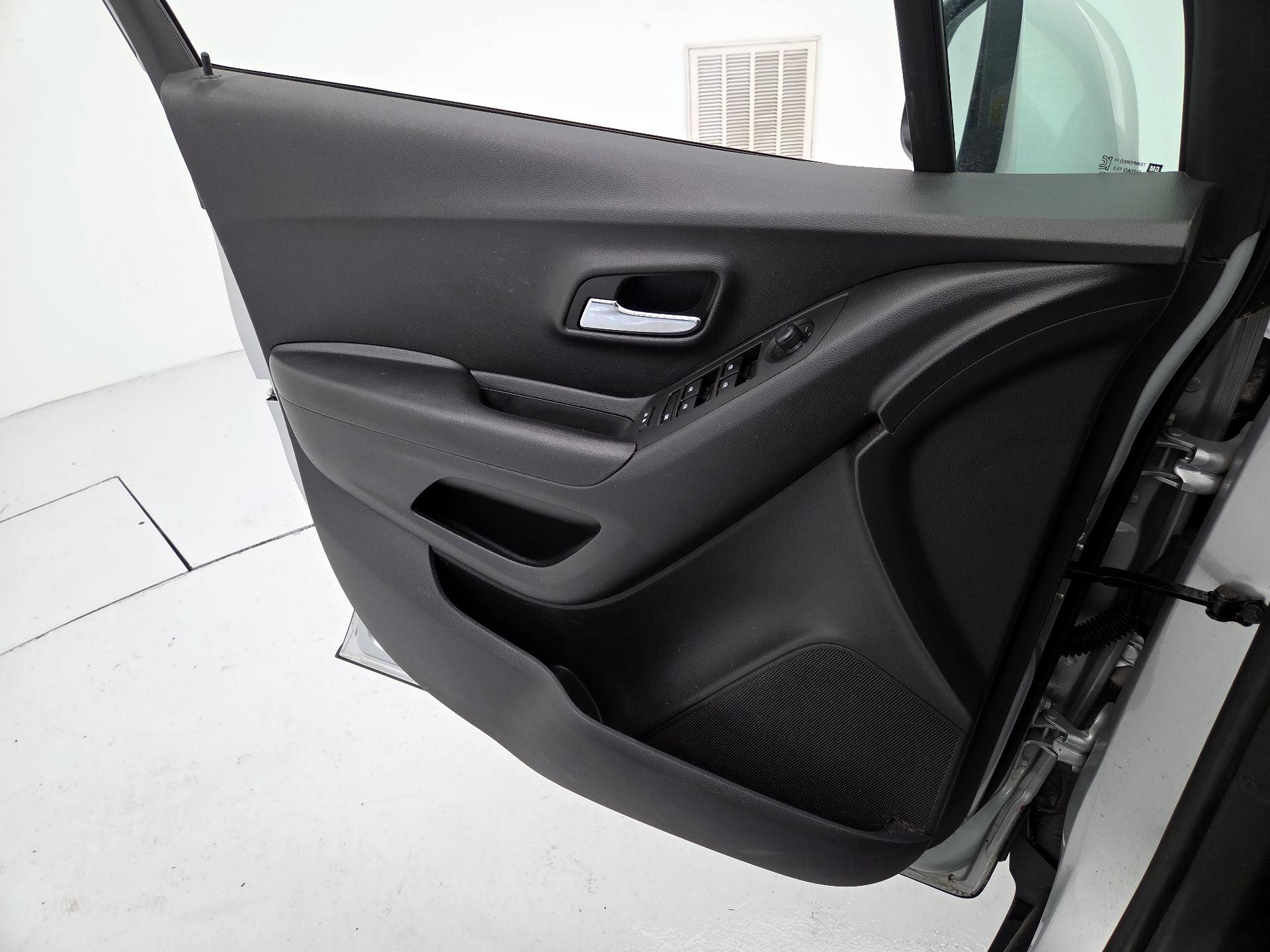 Thumbnail: 2022 Chevrolet Trax - 12