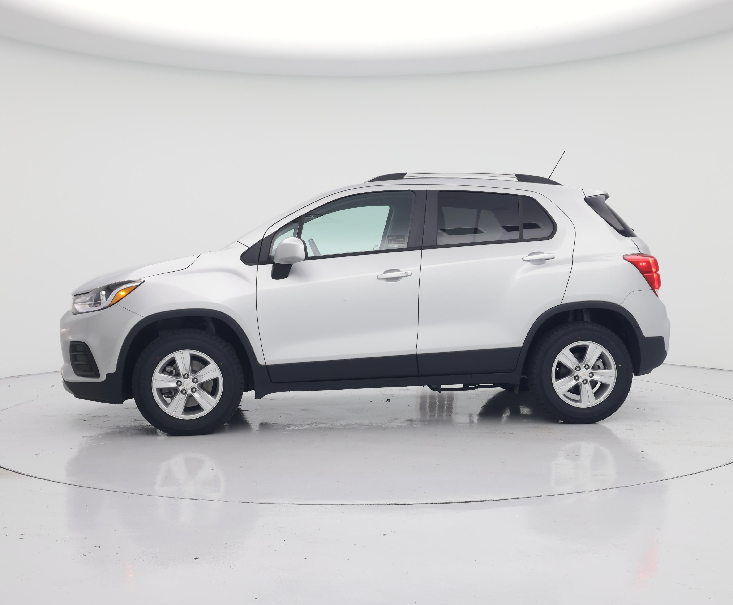 Thumbnail: 2022 Chevrolet Trax - 3