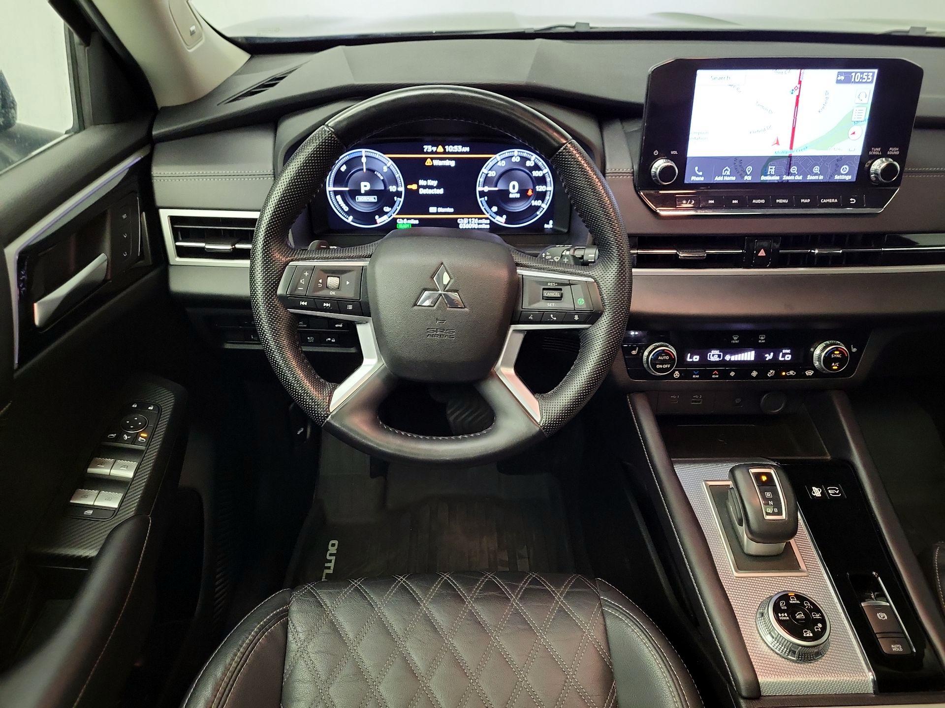 Thumbnail: 2023 Mitsubishi Outlander - 10