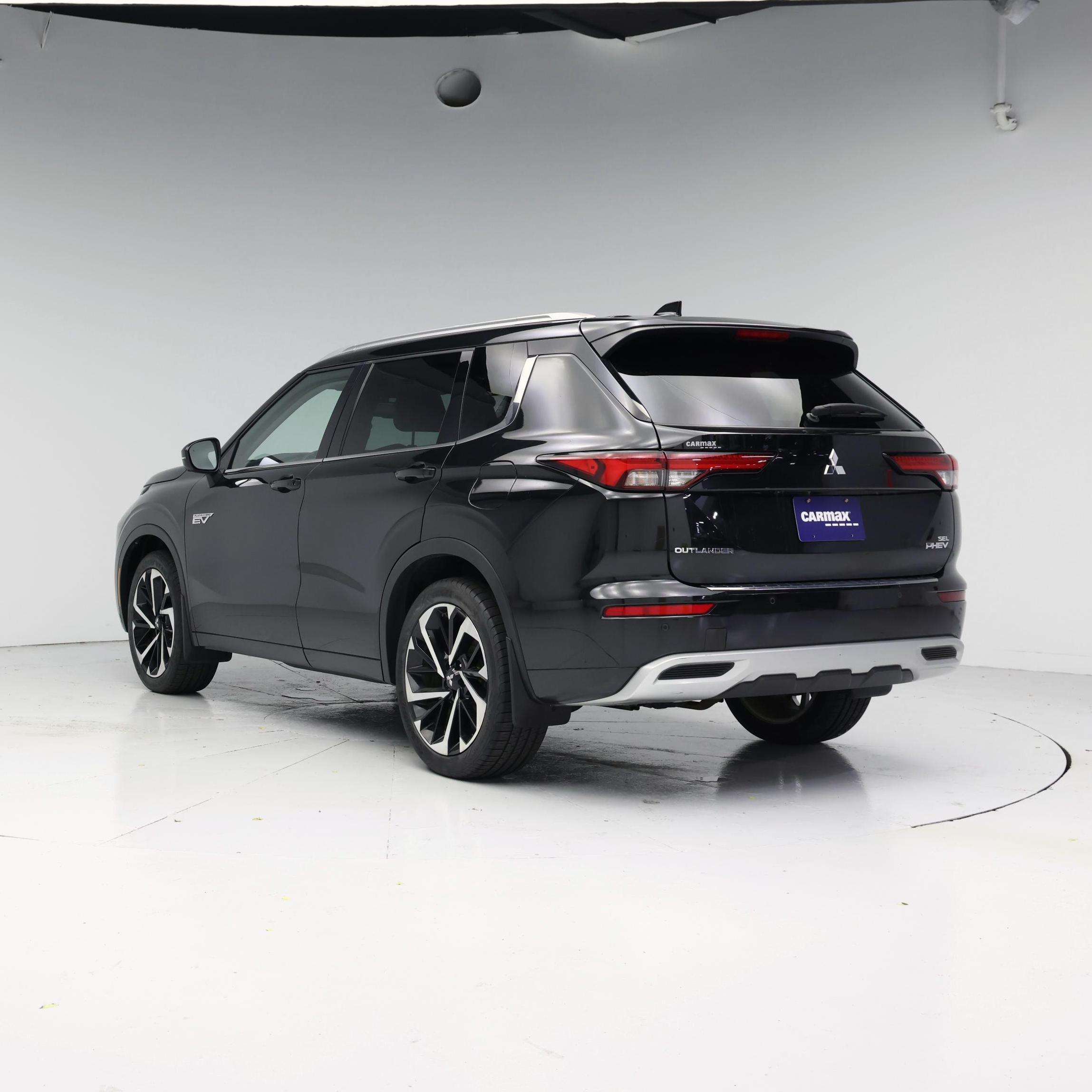 Thumbnail: 2023 Mitsubishi Outlander - 2