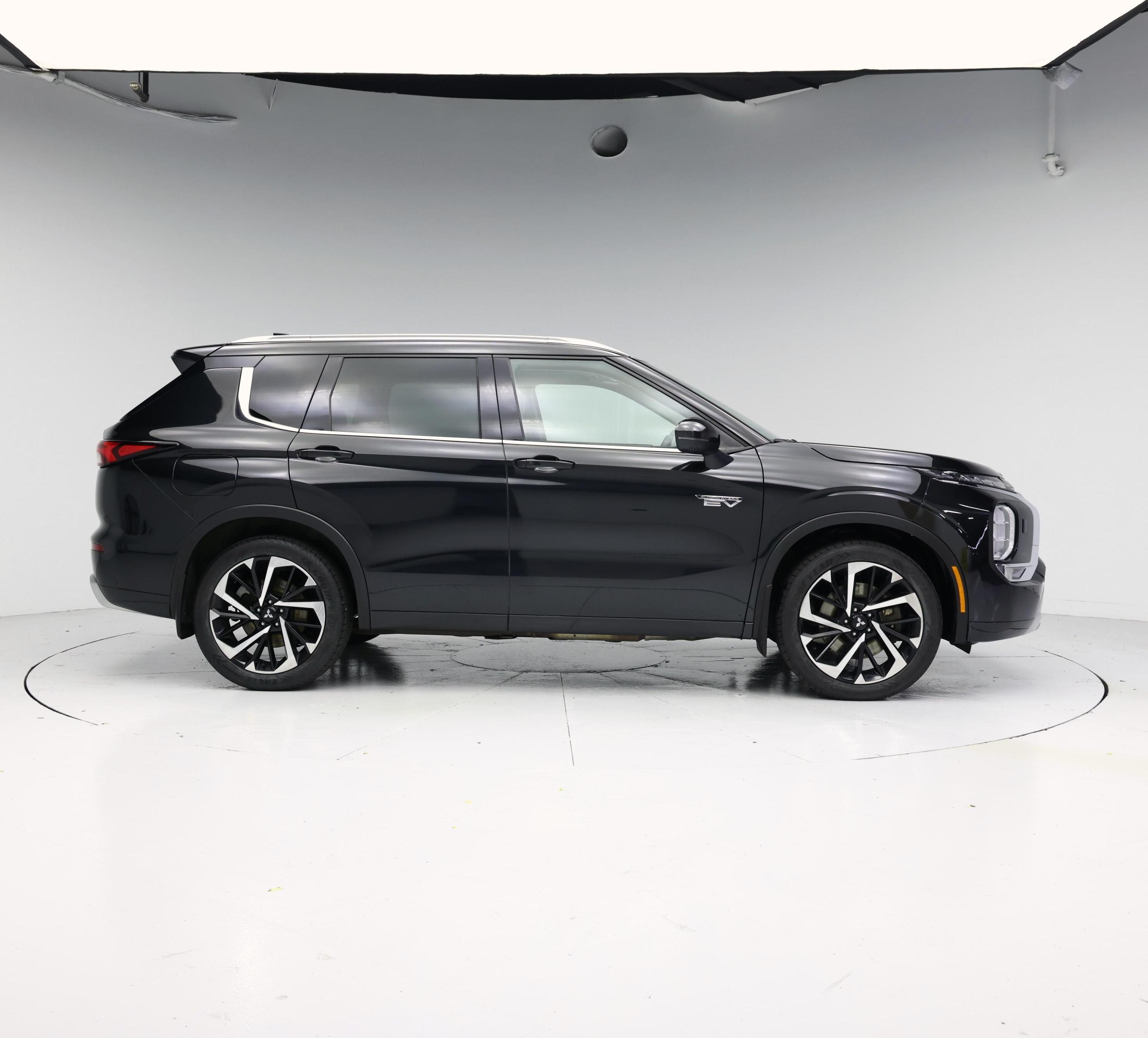 Thumbnail: 2023 Mitsubishi Outlander - 7