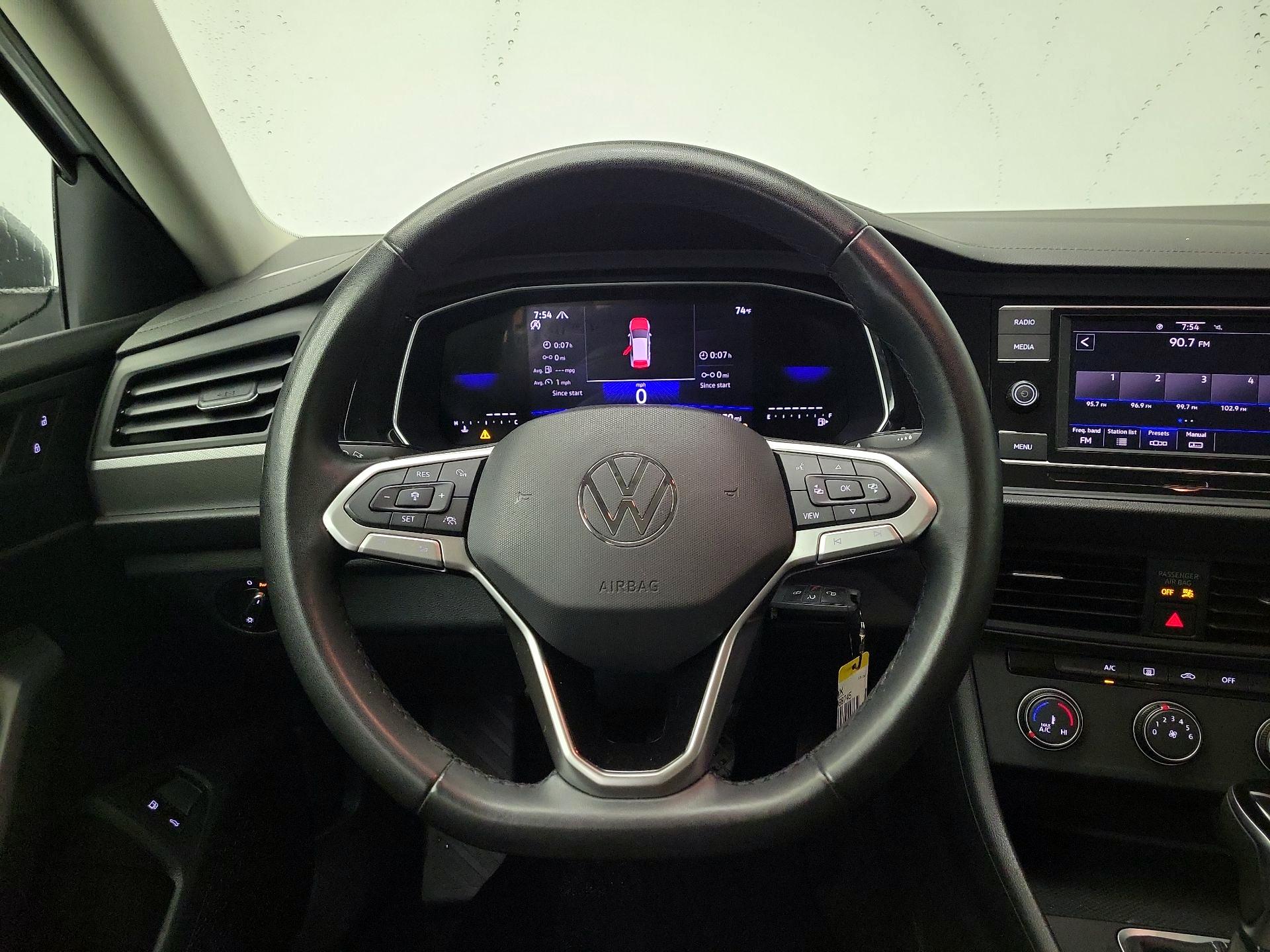 Thumbnail: 2024 Volkswagen Jetta - 10