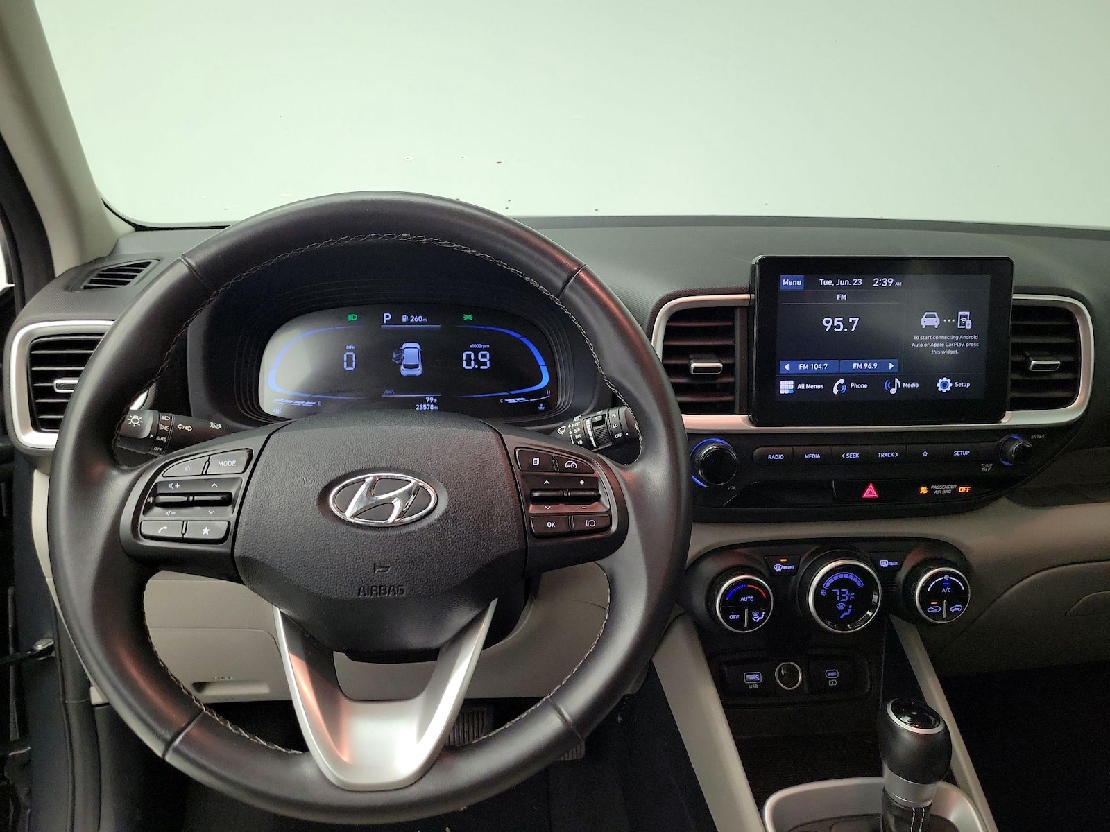 2025 Hyundai Venue SEL - Photo 11