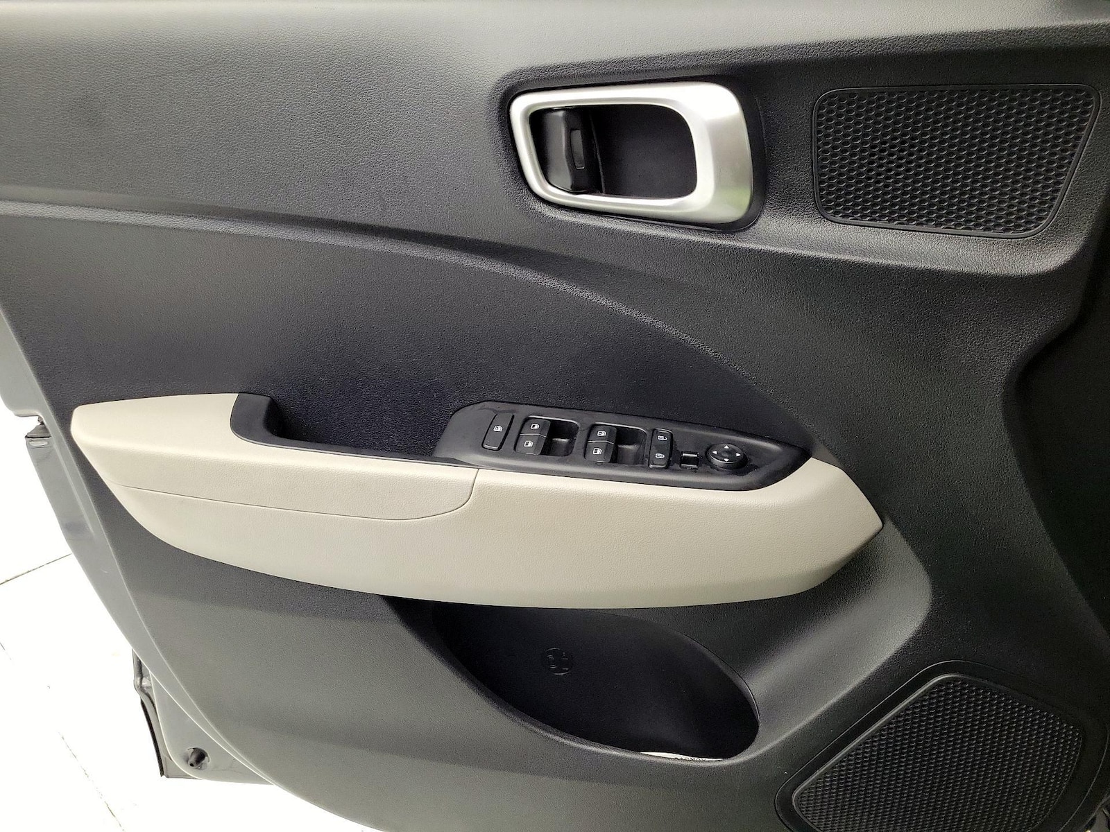 2025 Hyundai Venue SEL - Photo 13