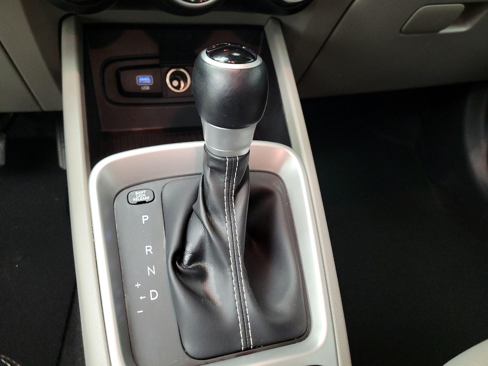 2025 Hyundai Venue SEL - Photo 18