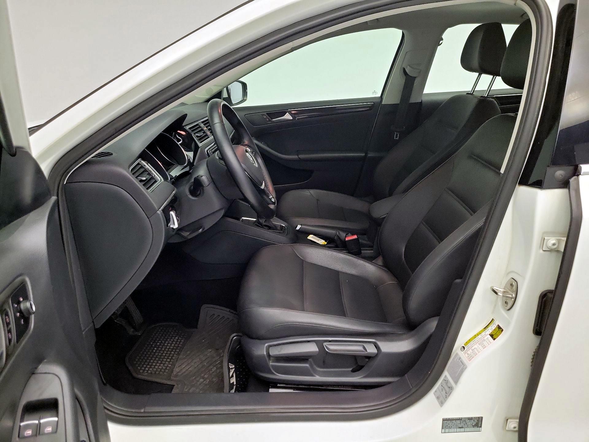 Thumbnail: 2016 Volkswagen Jetta - 11