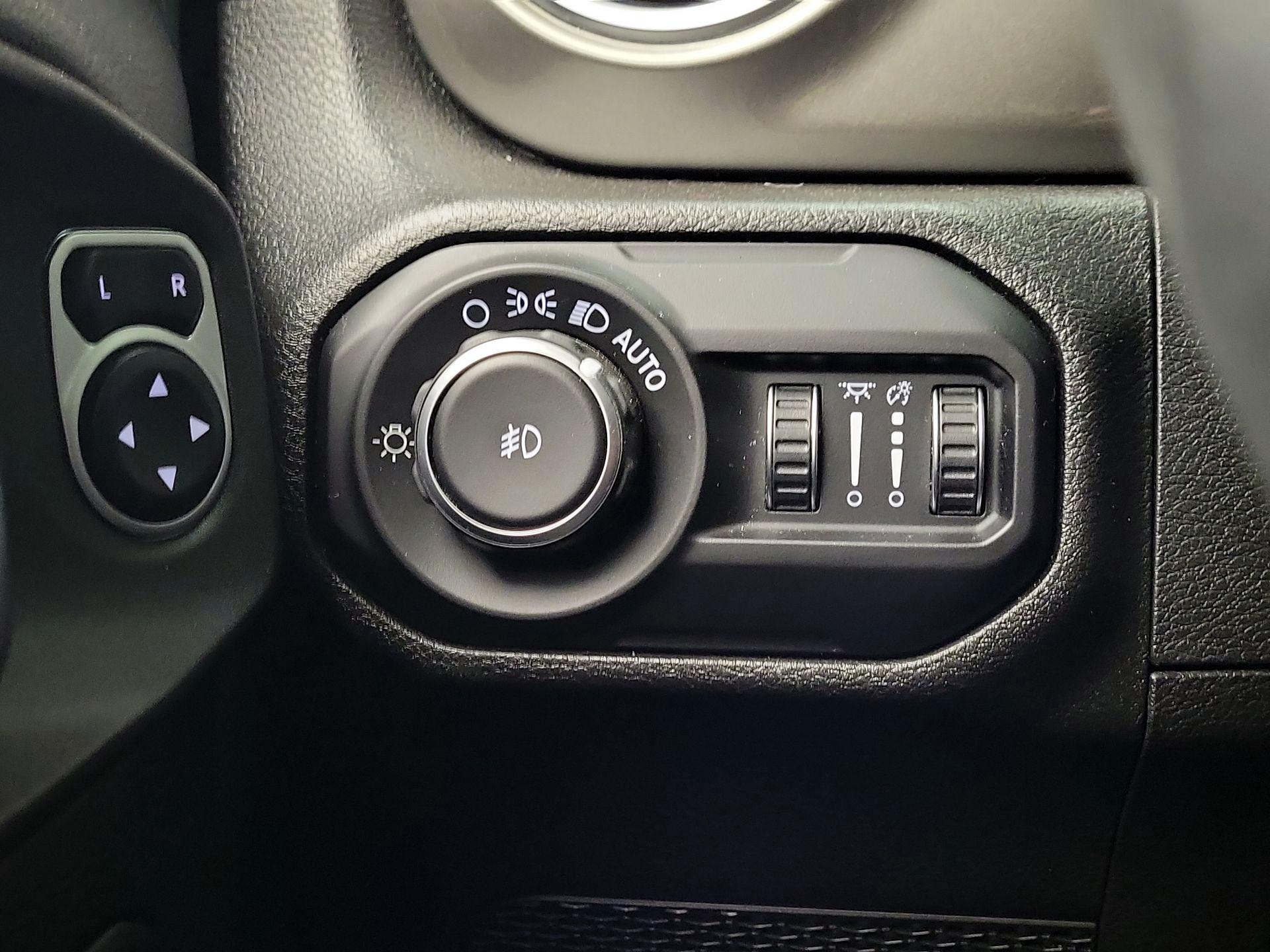 Thumbnail: 2018 Jeep Wrangler - 13