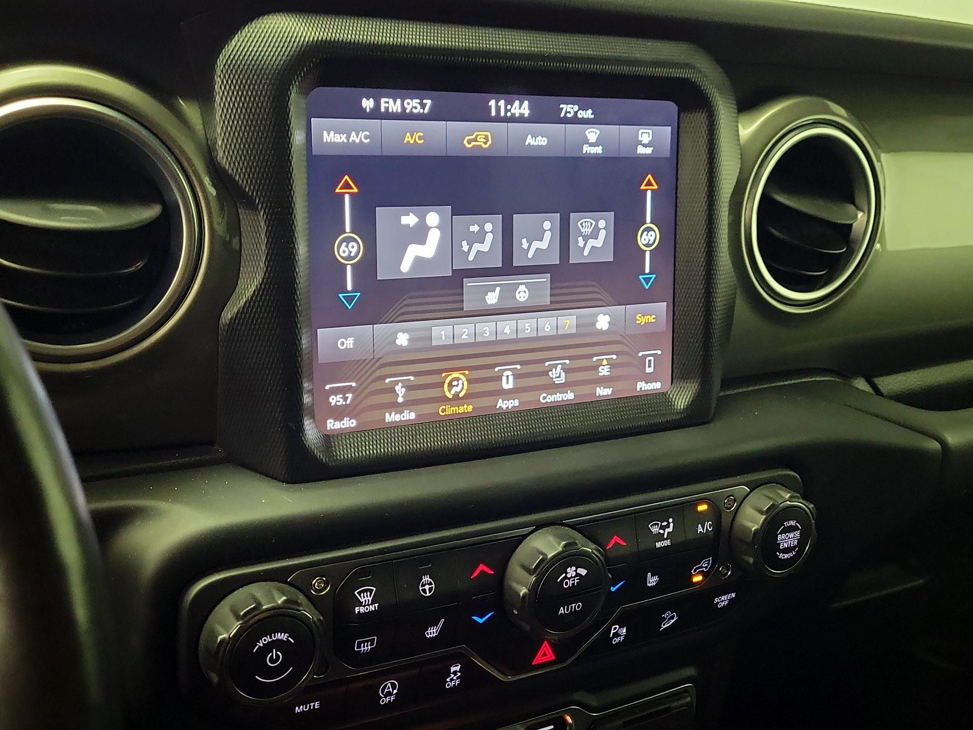 Thumbnail: 2018 Jeep Wrangler - 16