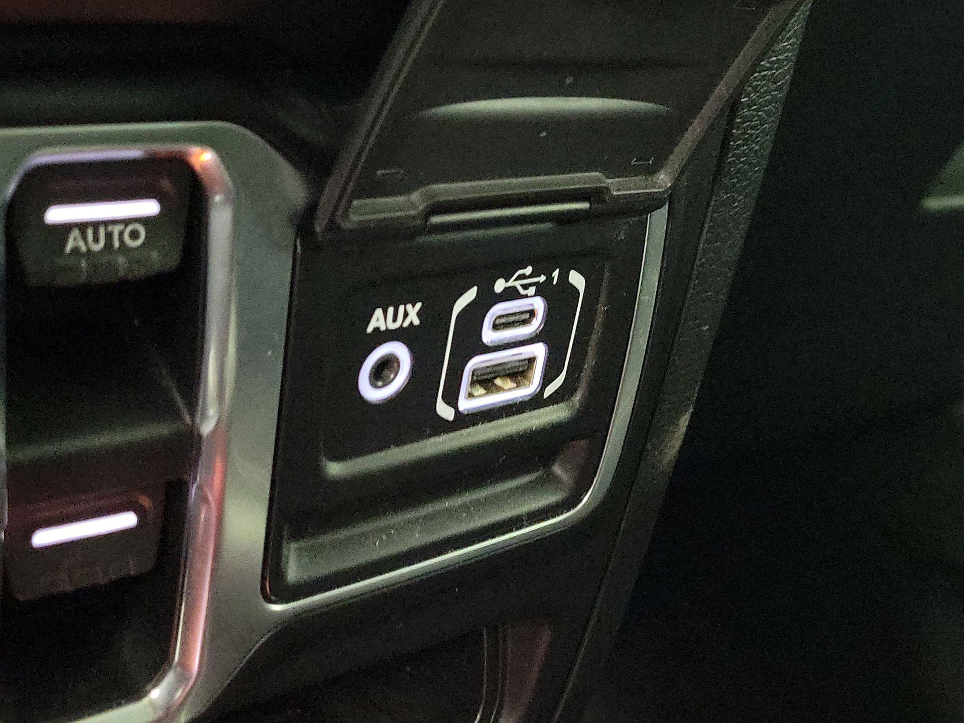 Thumbnail: 2018 Jeep Wrangler - 18