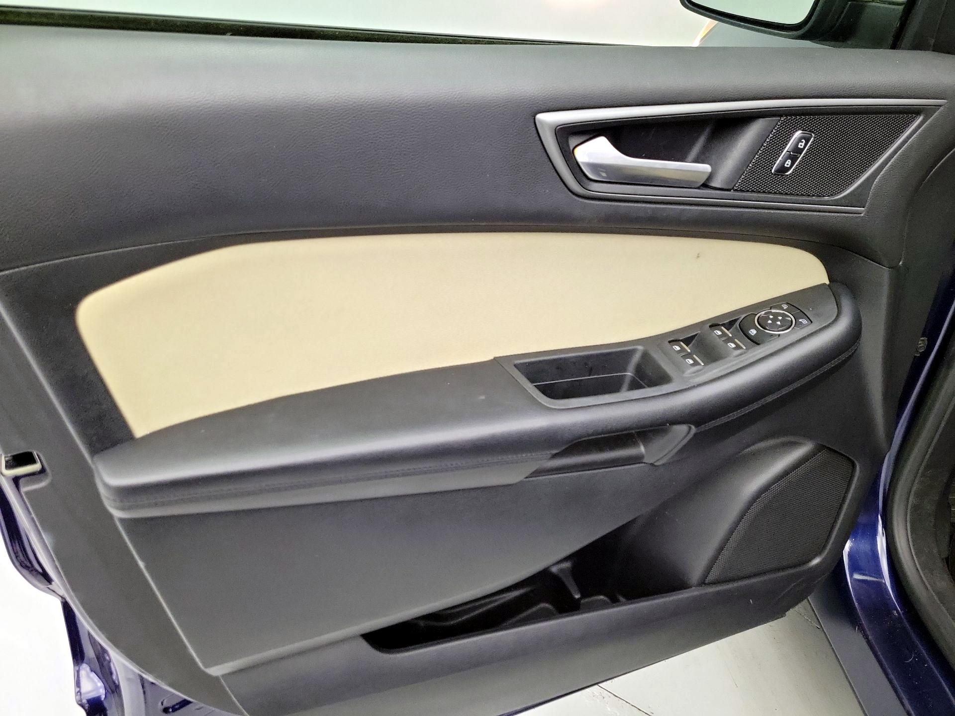 Thumbnail: 2016 Ford Edge - 12