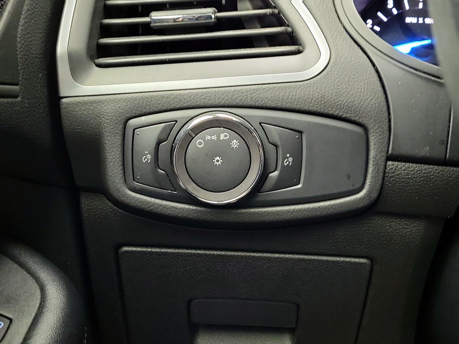 Thumbnail: 2016 Ford Edge - 13