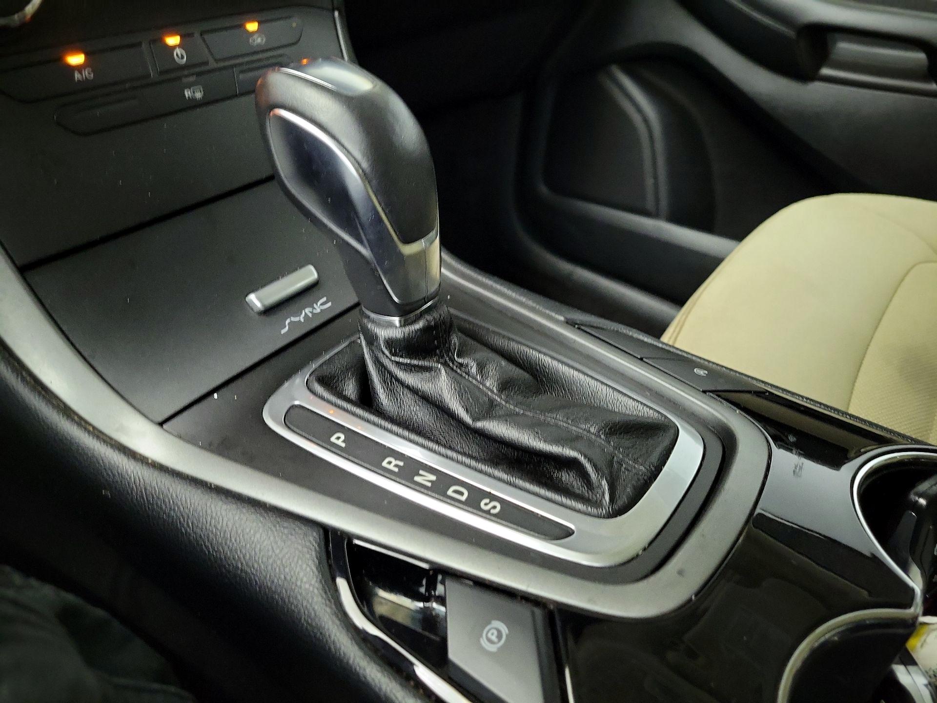 Thumbnail: 2016 Ford Edge - 17