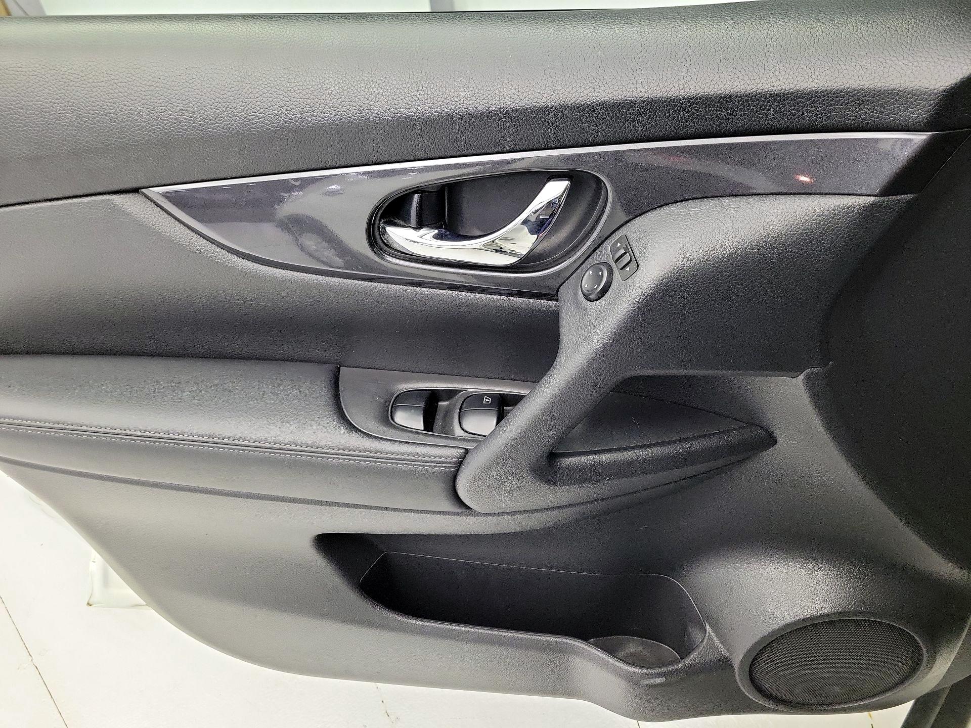 Thumbnail: 2019 Nissan Rogue - 12