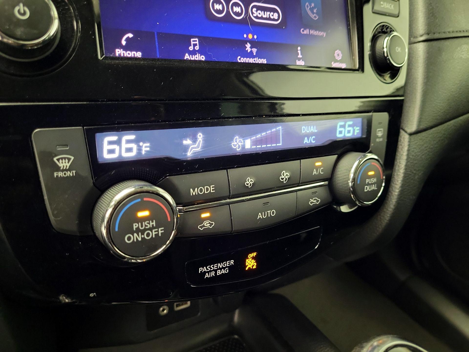Thumbnail: 2019 Nissan Rogue - 16