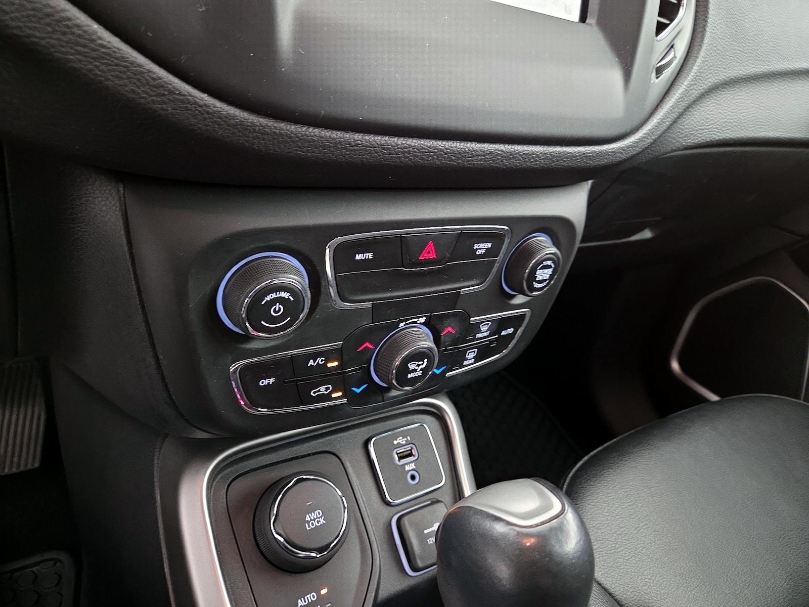 2020 Jeep Compass Latitude - Photo 17