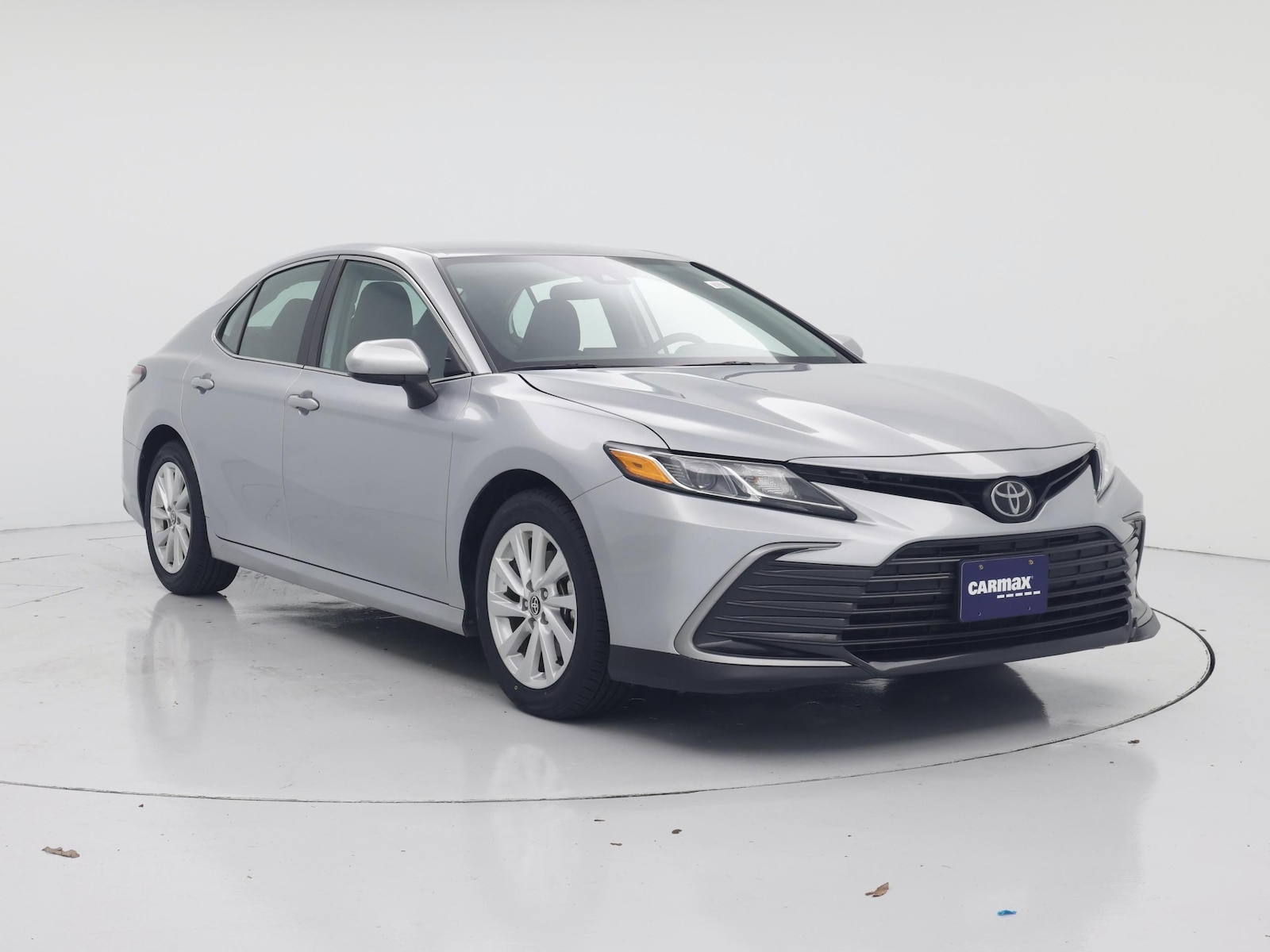 2024 Toyota Camry LE - Photo 2