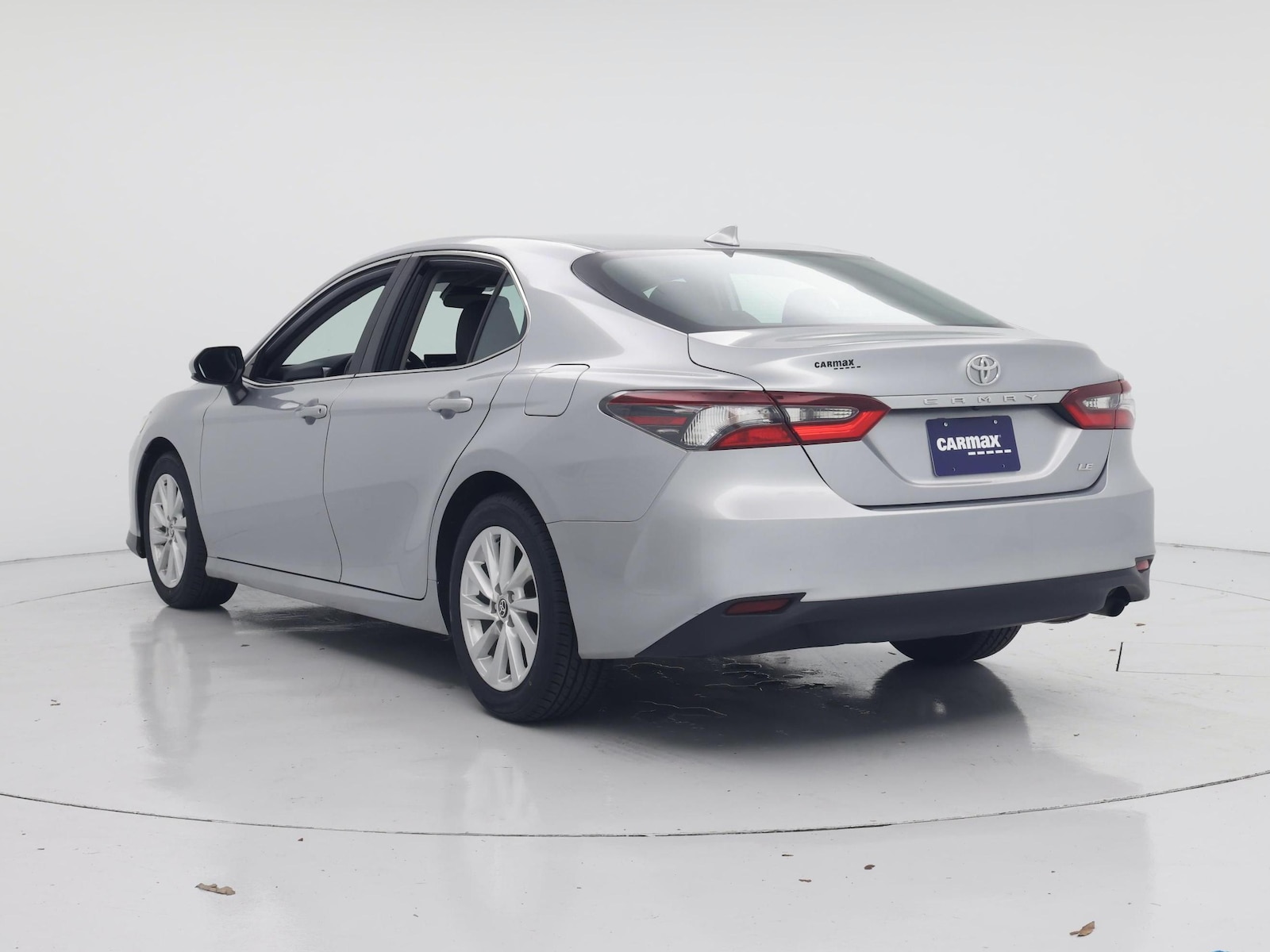 2024 Toyota Camry LE - Photo 3