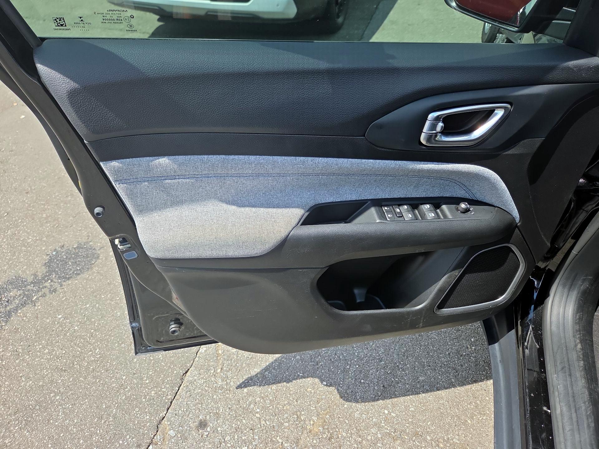 Thumbnail: 2022 Jeep Compass - 12