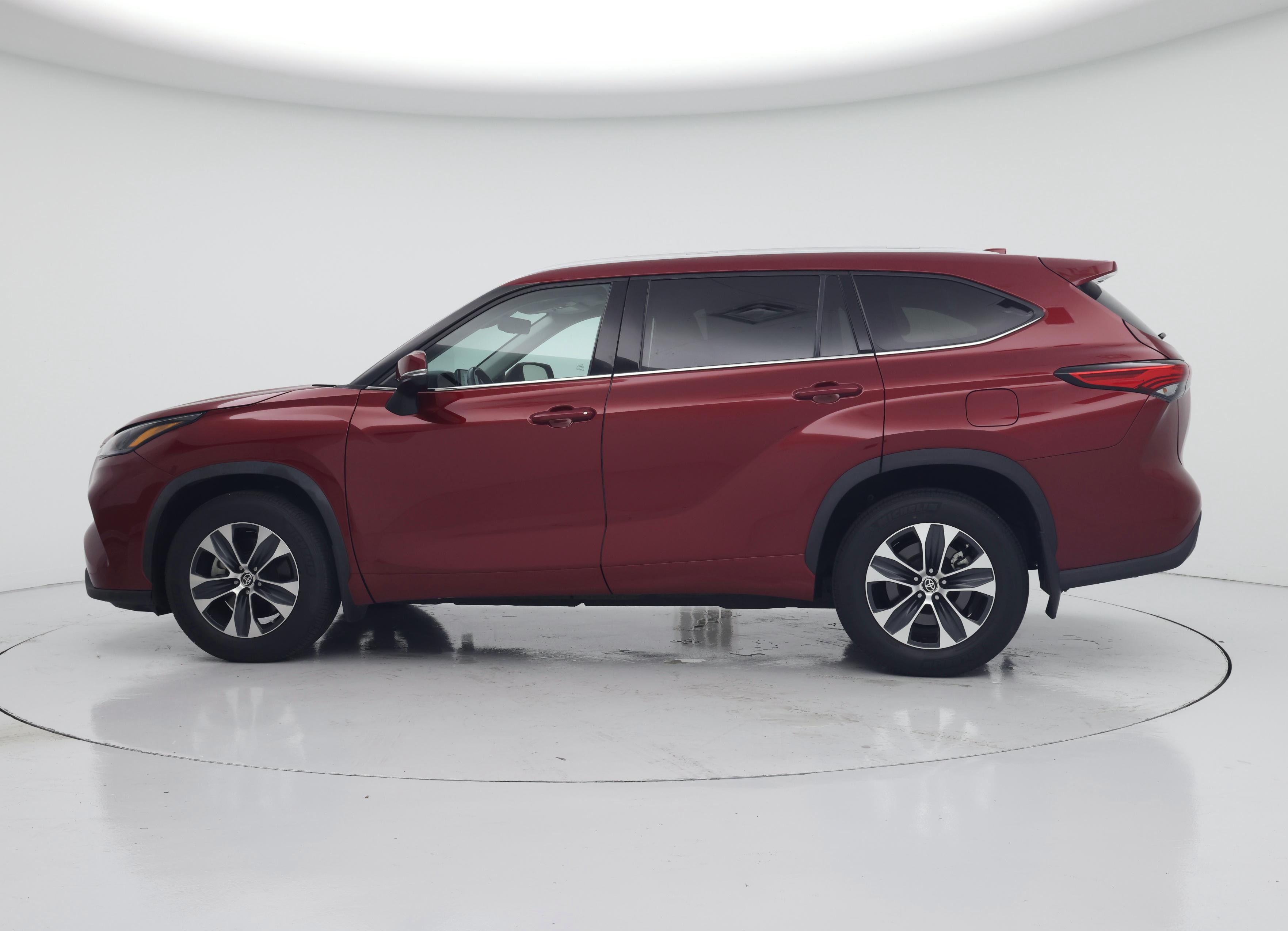 Thumbnail: 2022 Toyota Highlander - 3