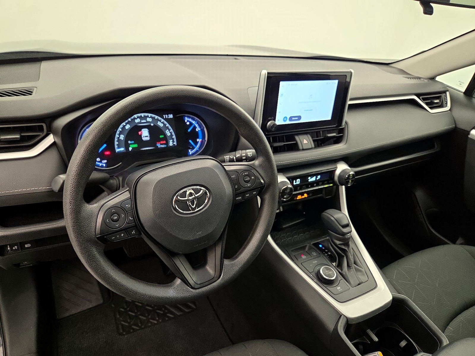 2024 Toyota RAV4 XLE - Photo 10