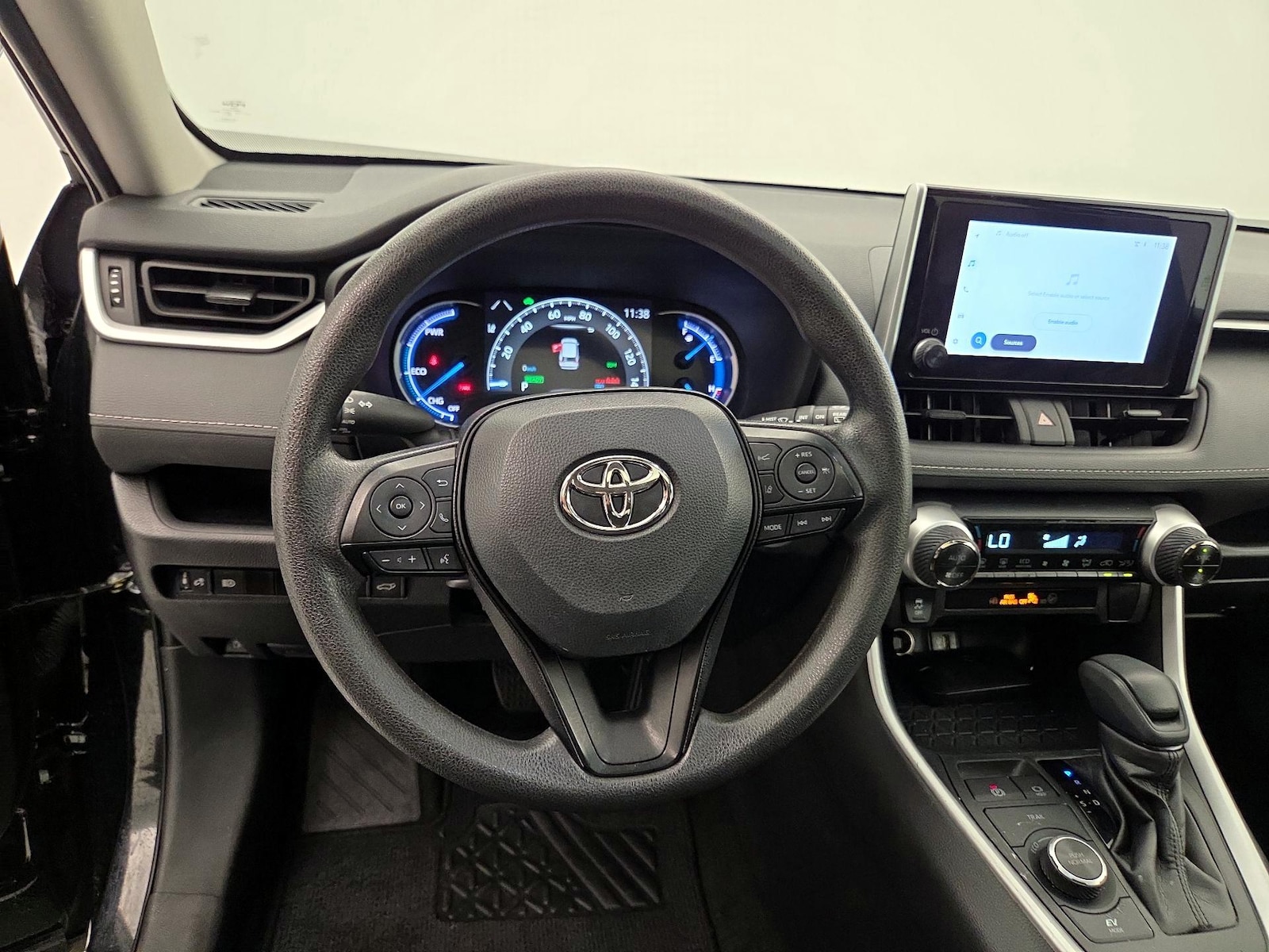 2024 Toyota RAV4 XLE - Photo 11