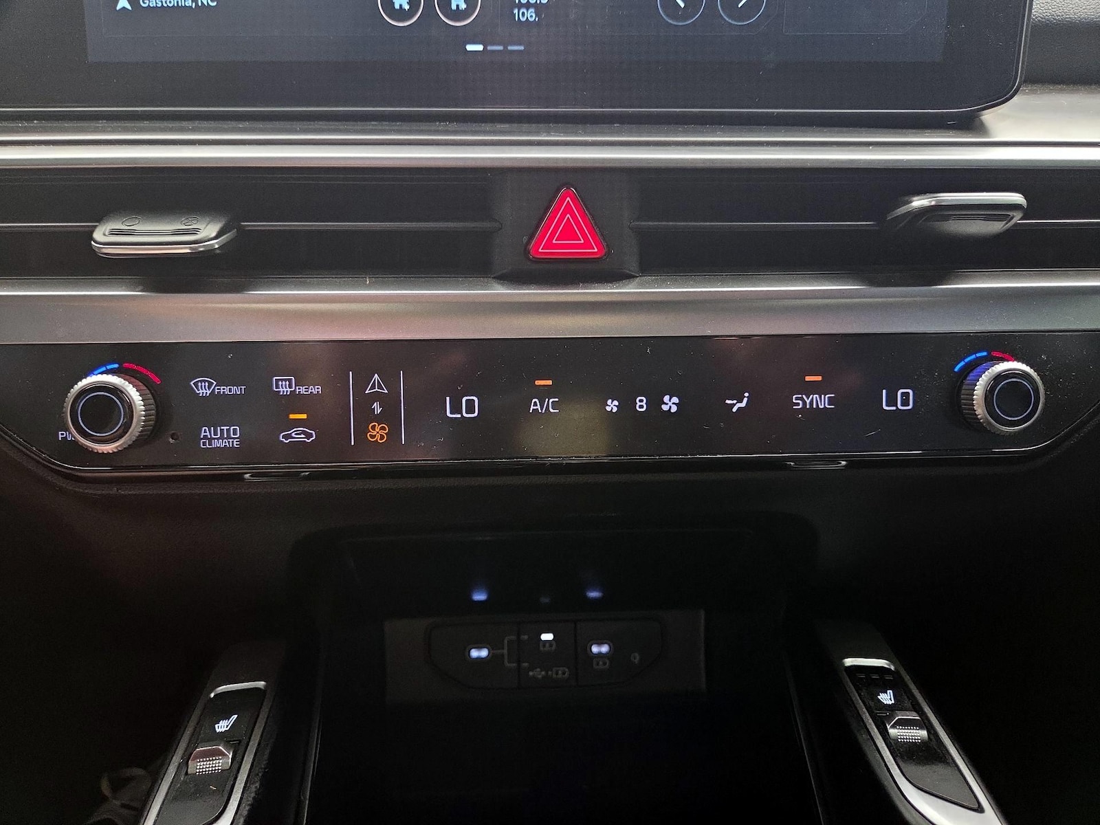 2024 Kia Sorento S - Photo 17