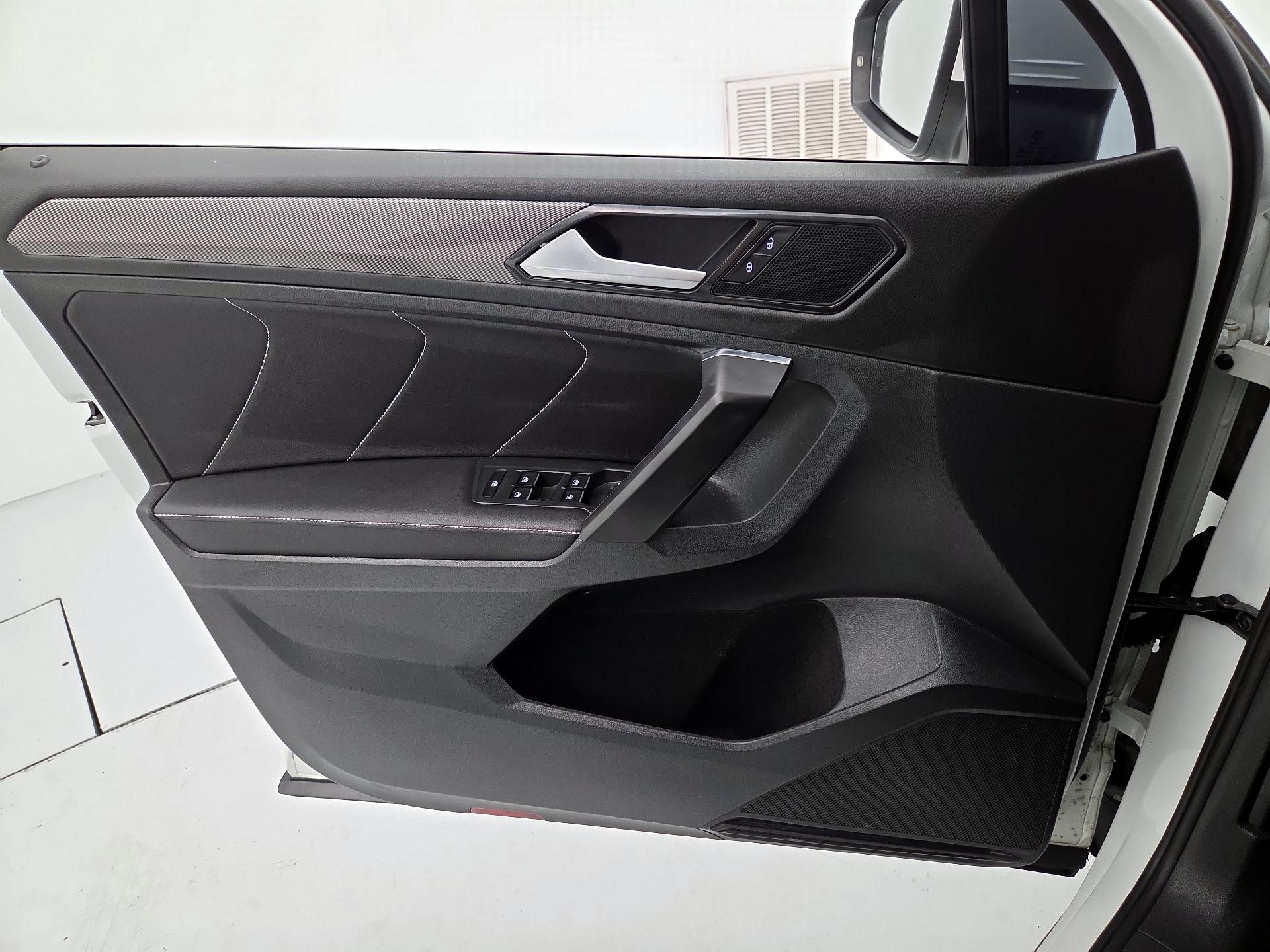Thumbnail: 2023 Volkswagen Tiguan - 12