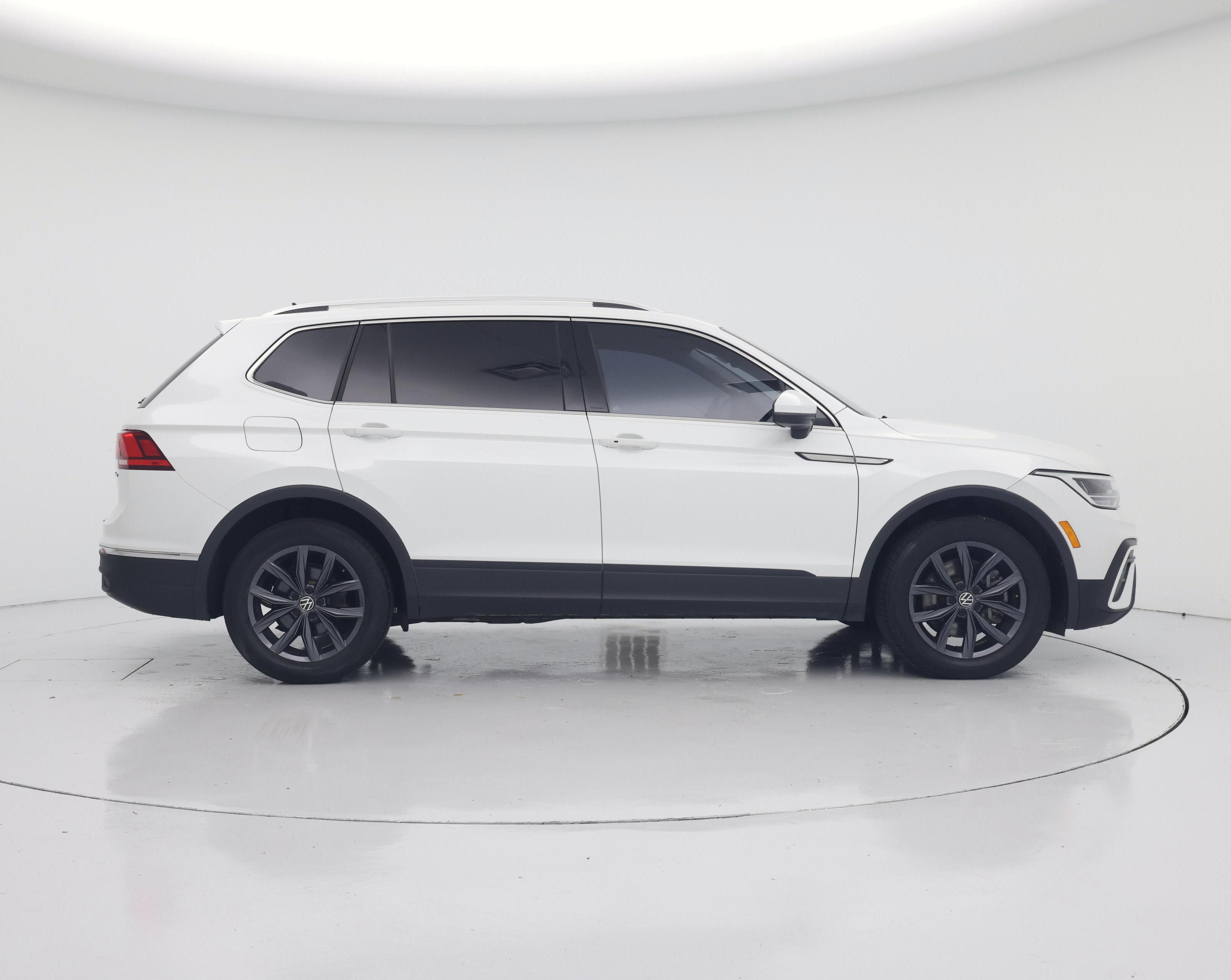 Thumbnail: 2023 Volkswagen Tiguan - 7