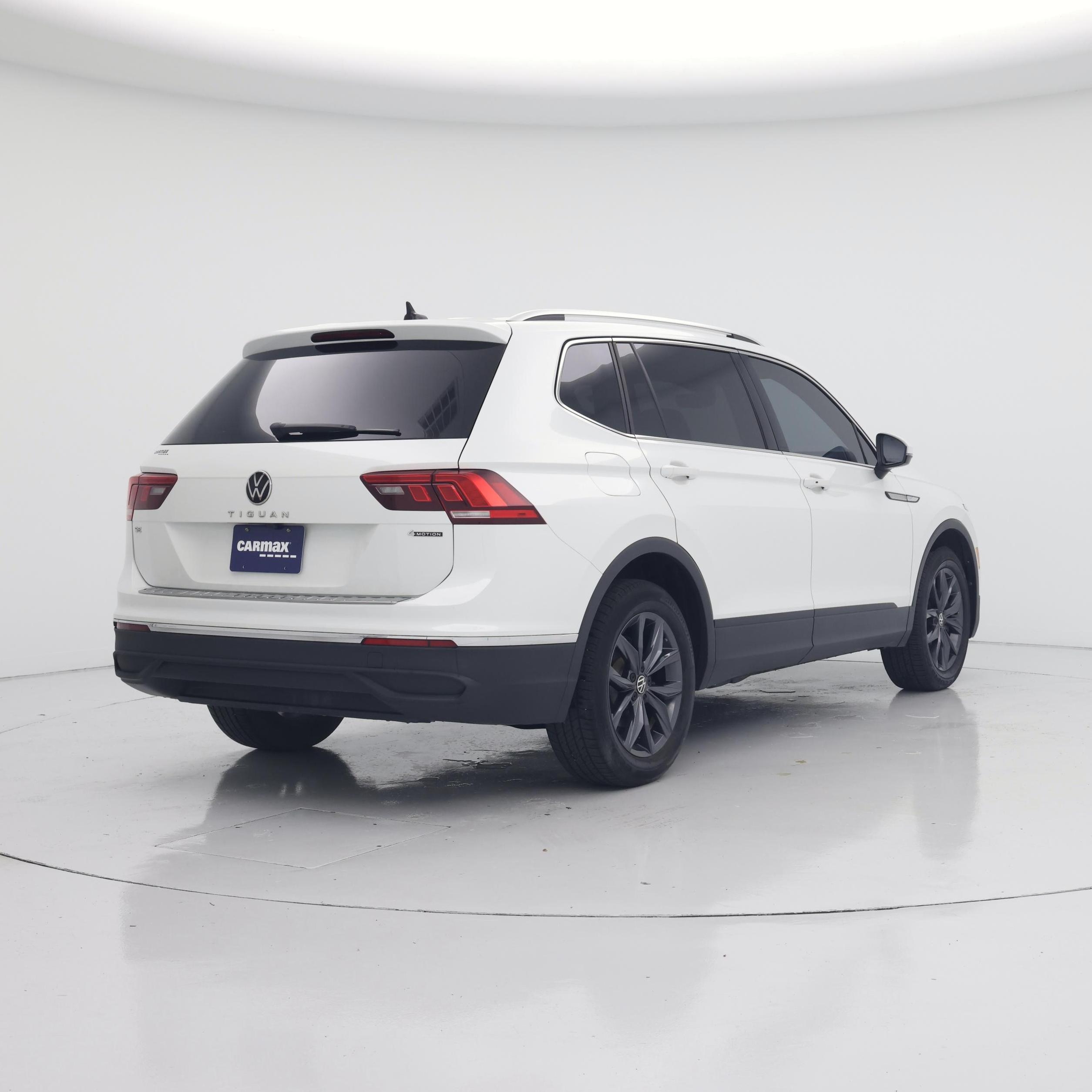 Thumbnail: 2023 Volkswagen Tiguan - 8