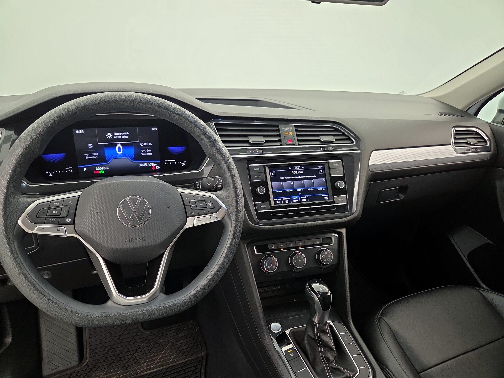 Thumbnail: 2022 Volkswagen Tiguan - 9