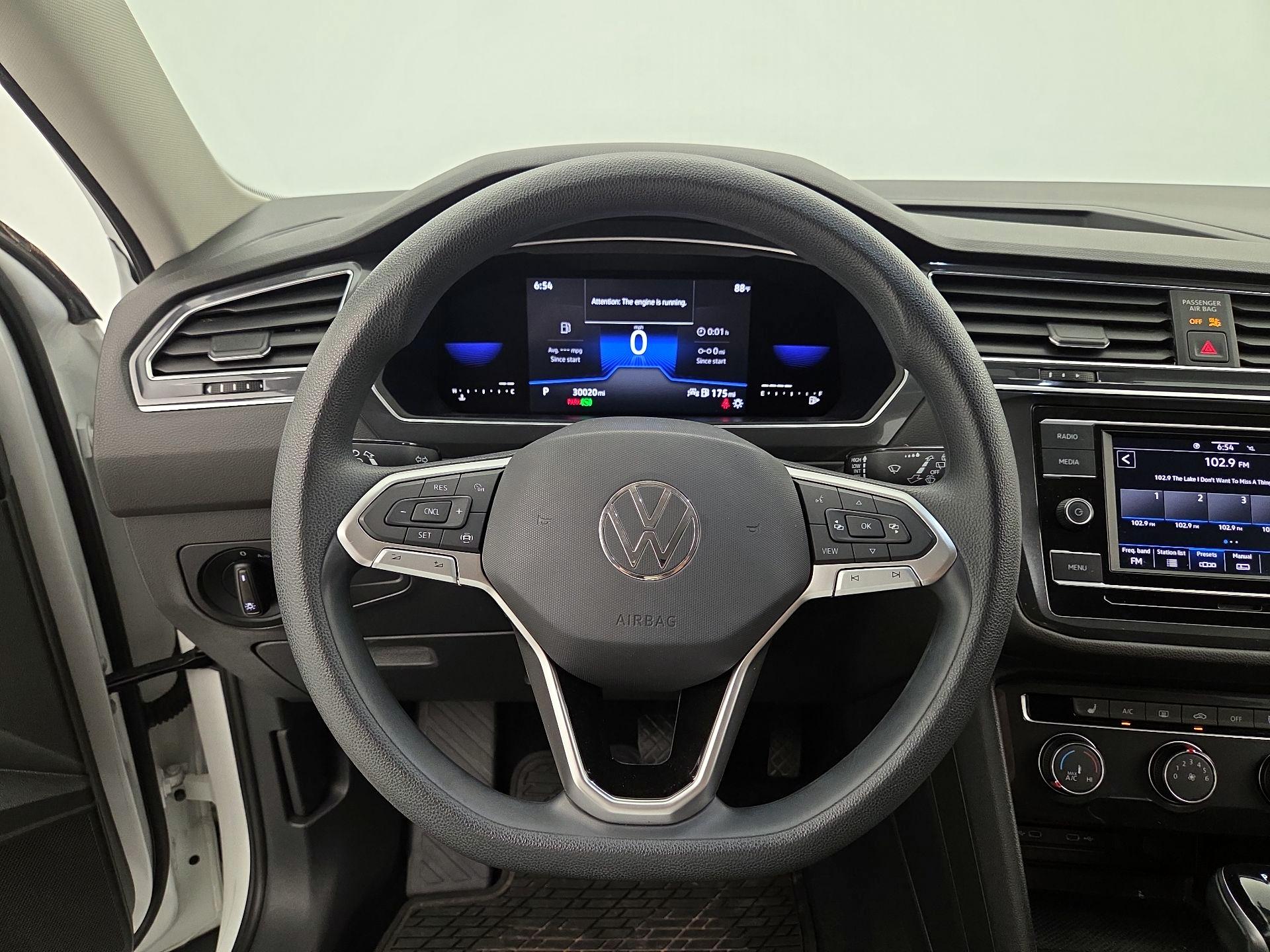 Thumbnail: 2022 Volkswagen Tiguan - 10