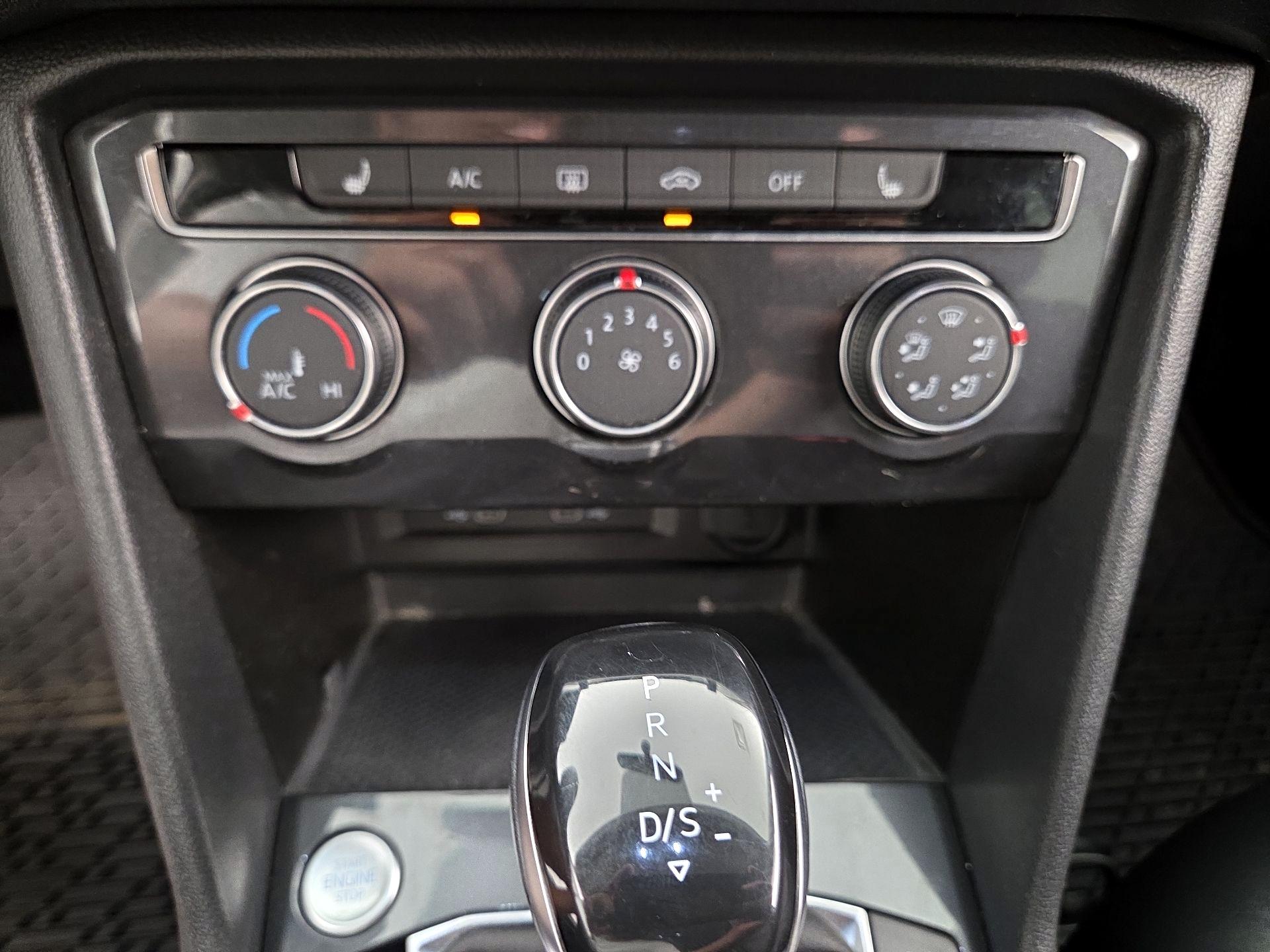 Thumbnail: 2022 Volkswagen Tiguan - 16