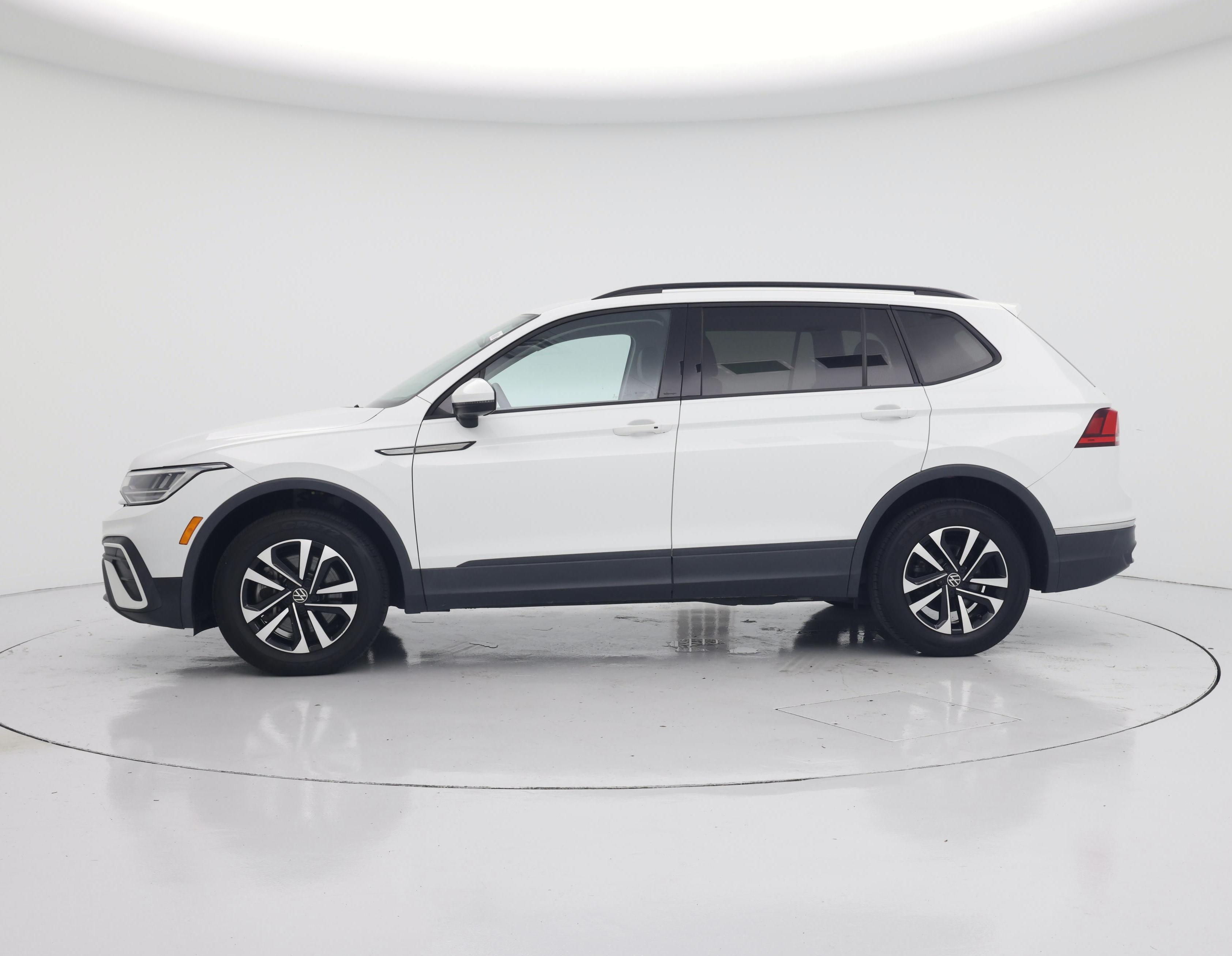 Thumbnail: 2022 Volkswagen Tiguan - 3