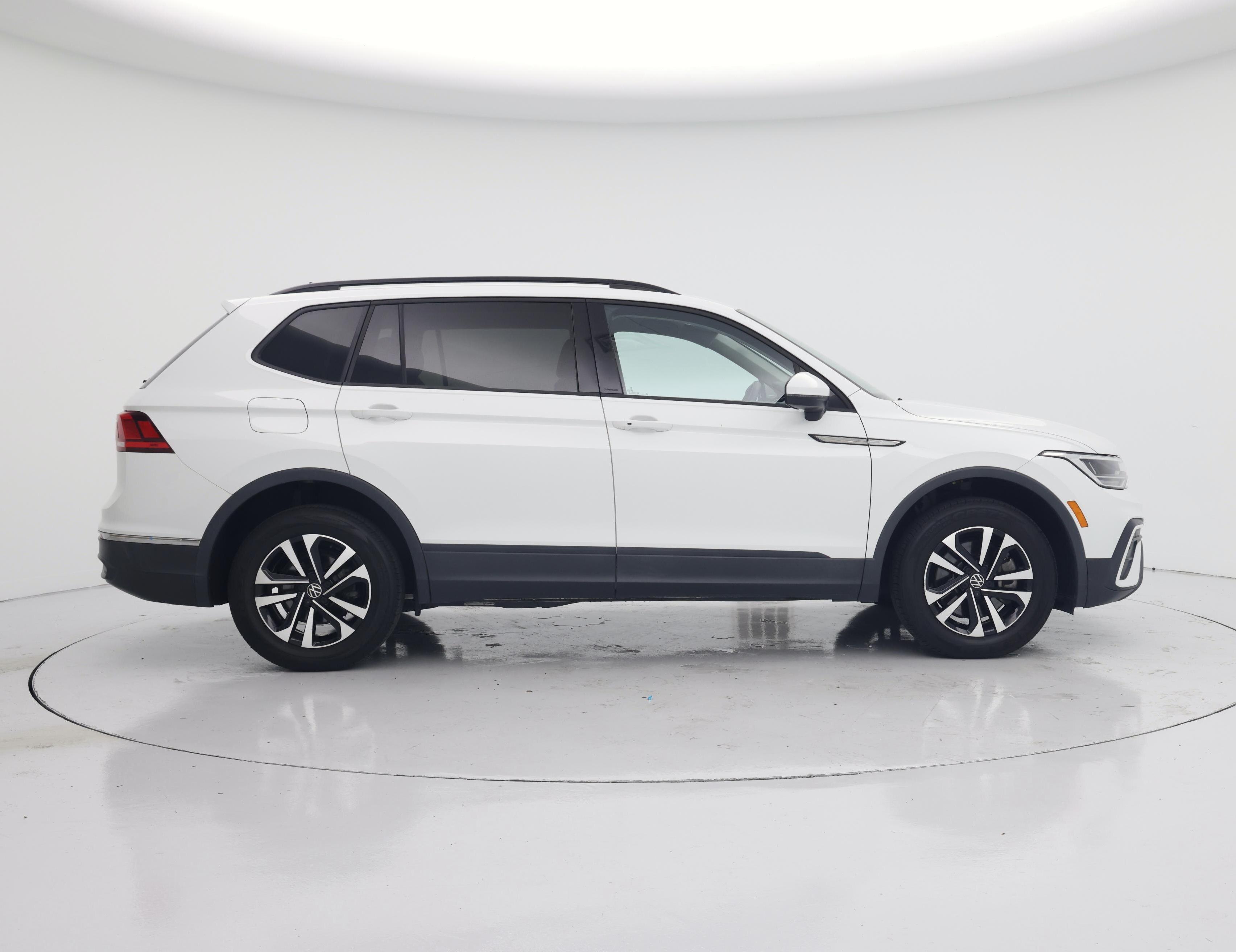 Thumbnail: 2022 Volkswagen Tiguan - 7