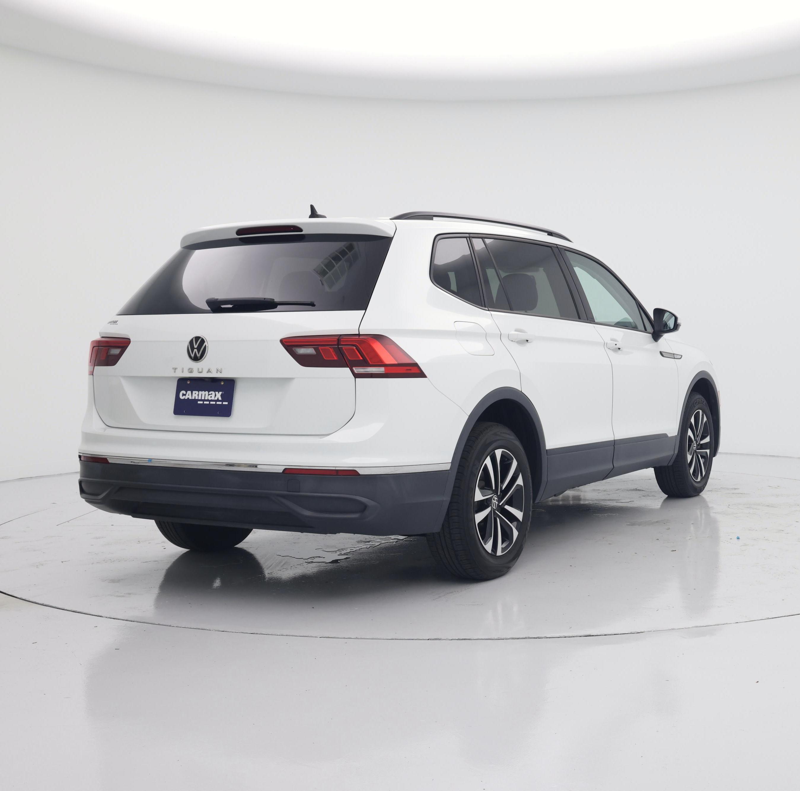 Thumbnail: 2022 Volkswagen Tiguan - 8