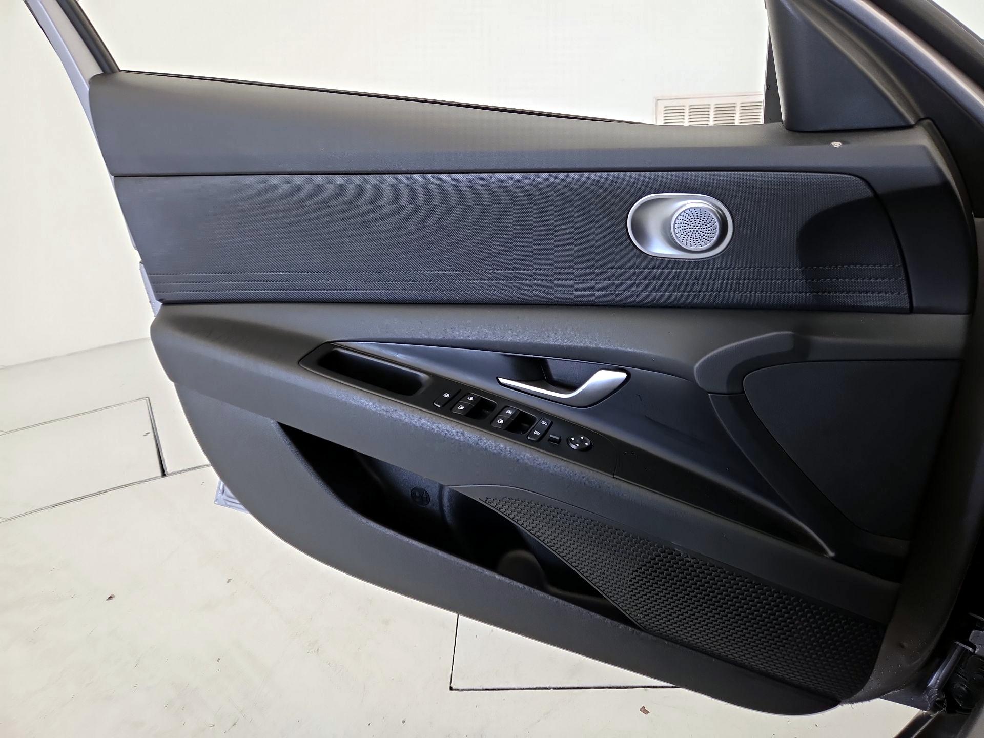 Thumbnail: 2025 Hyundai Elantra - 12