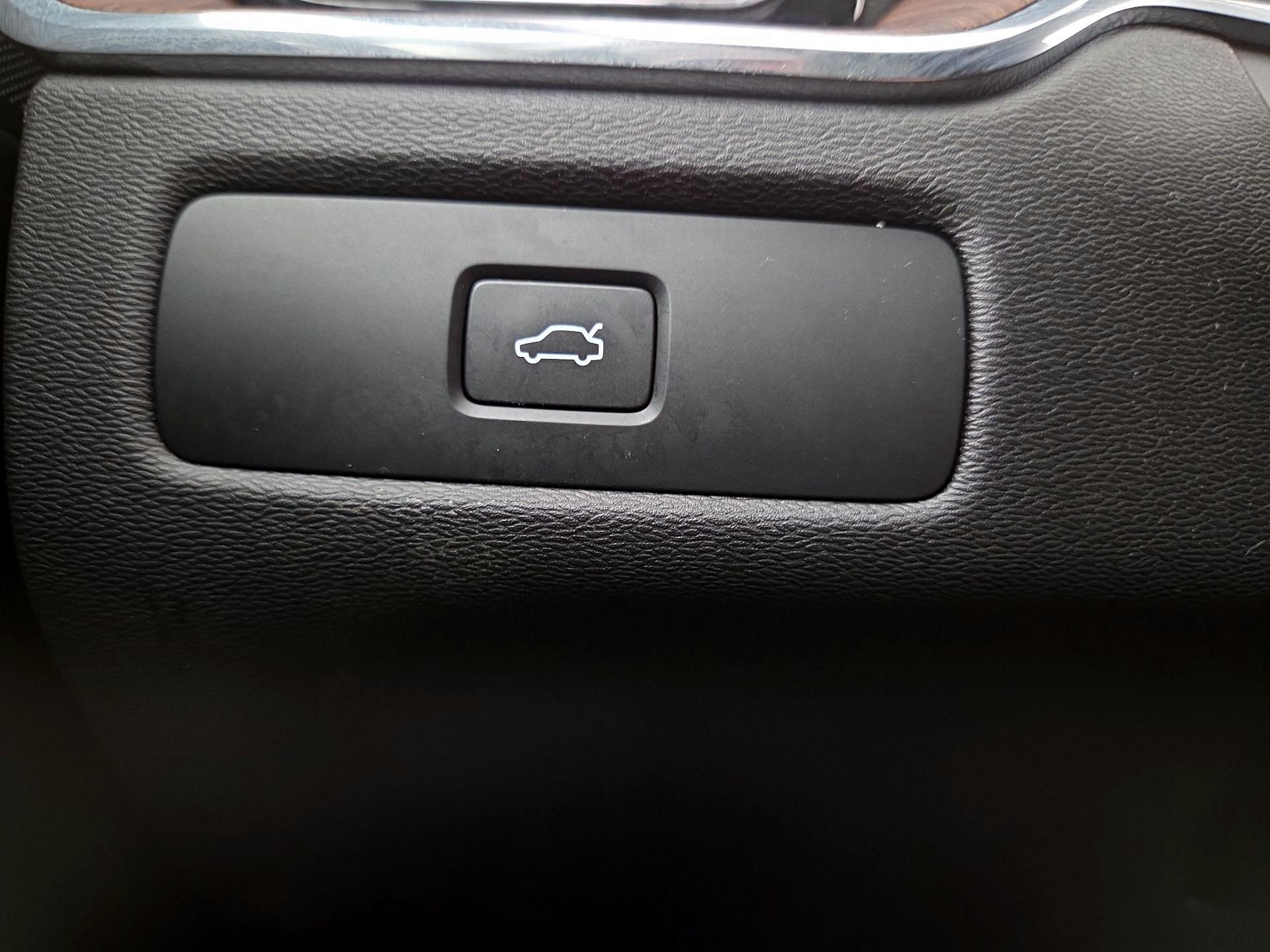 Thumbnail: 2024 Volvo XC60 - 13
