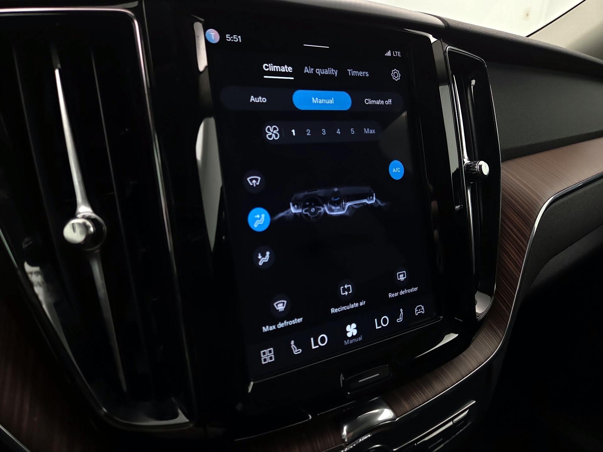 Thumbnail: 2024 Volvo XC60 - 16