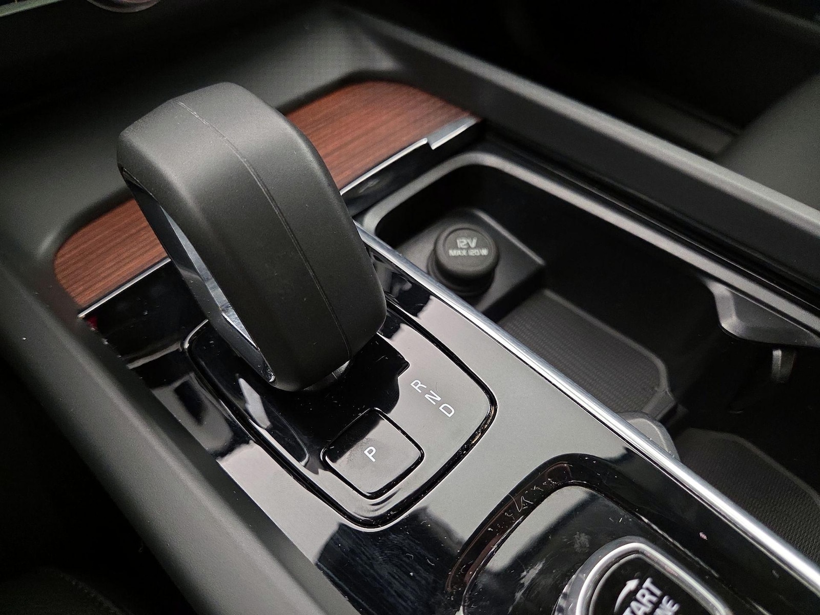 2024 Volvo XC60 Plus - Photo 18