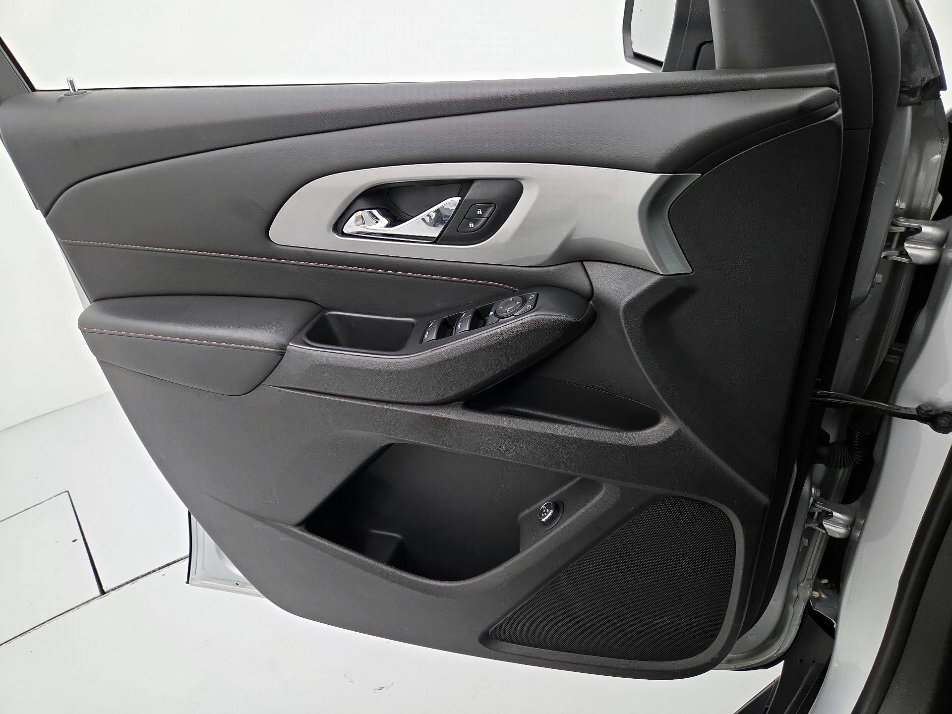 Thumbnail: 2021 Chevrolet Traverse - 12