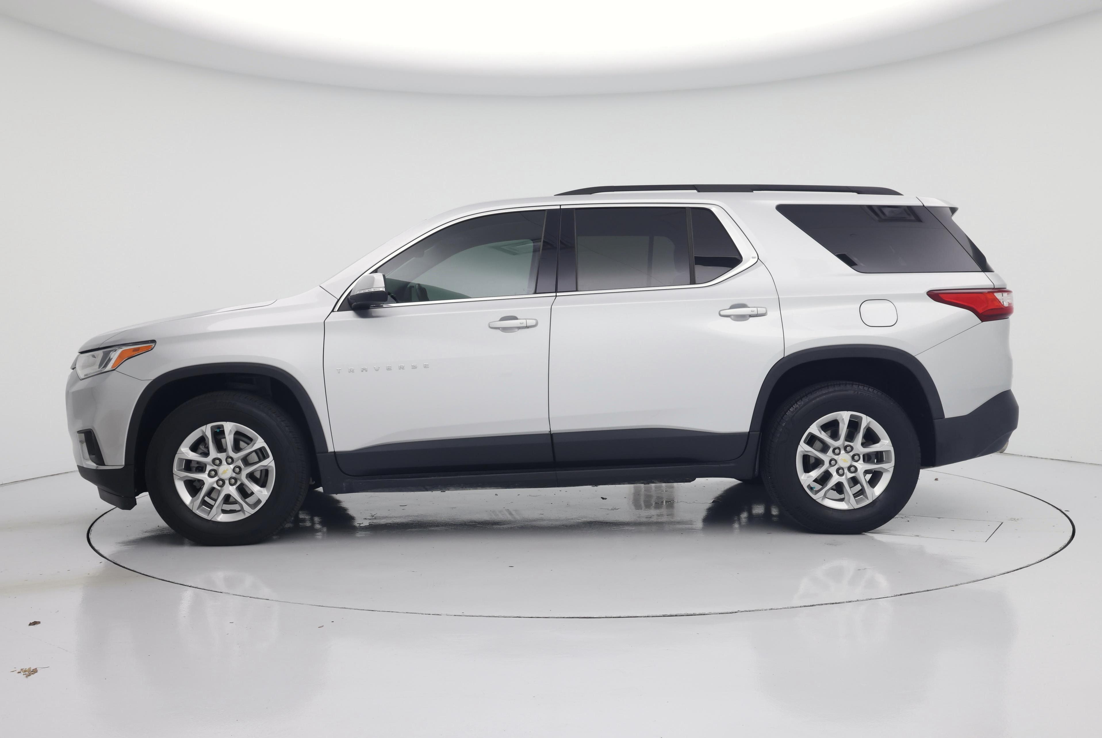 Thumbnail: 2021 Chevrolet Traverse - 3