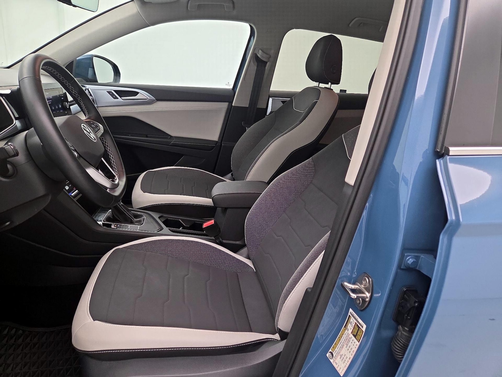 2025 Volkswagen Taos SE - Photo 12