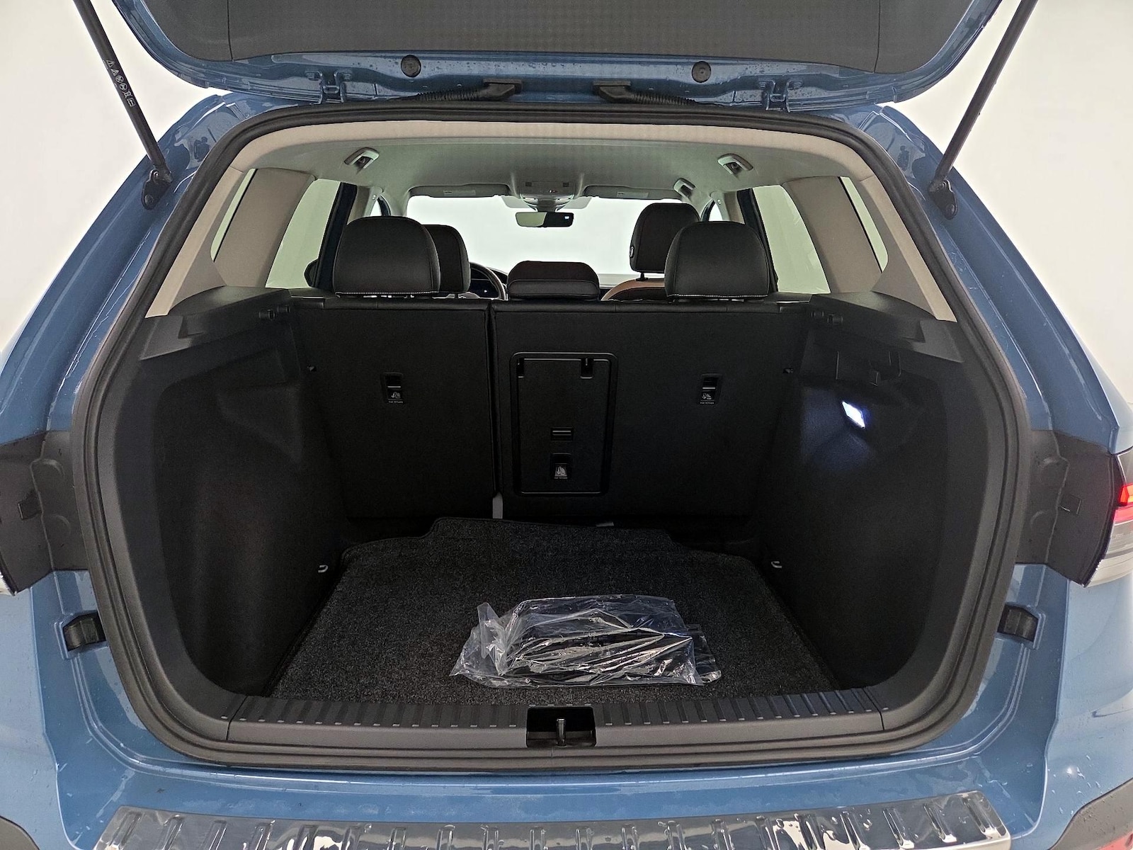 2025 Volkswagen Taos SE - Photo 21