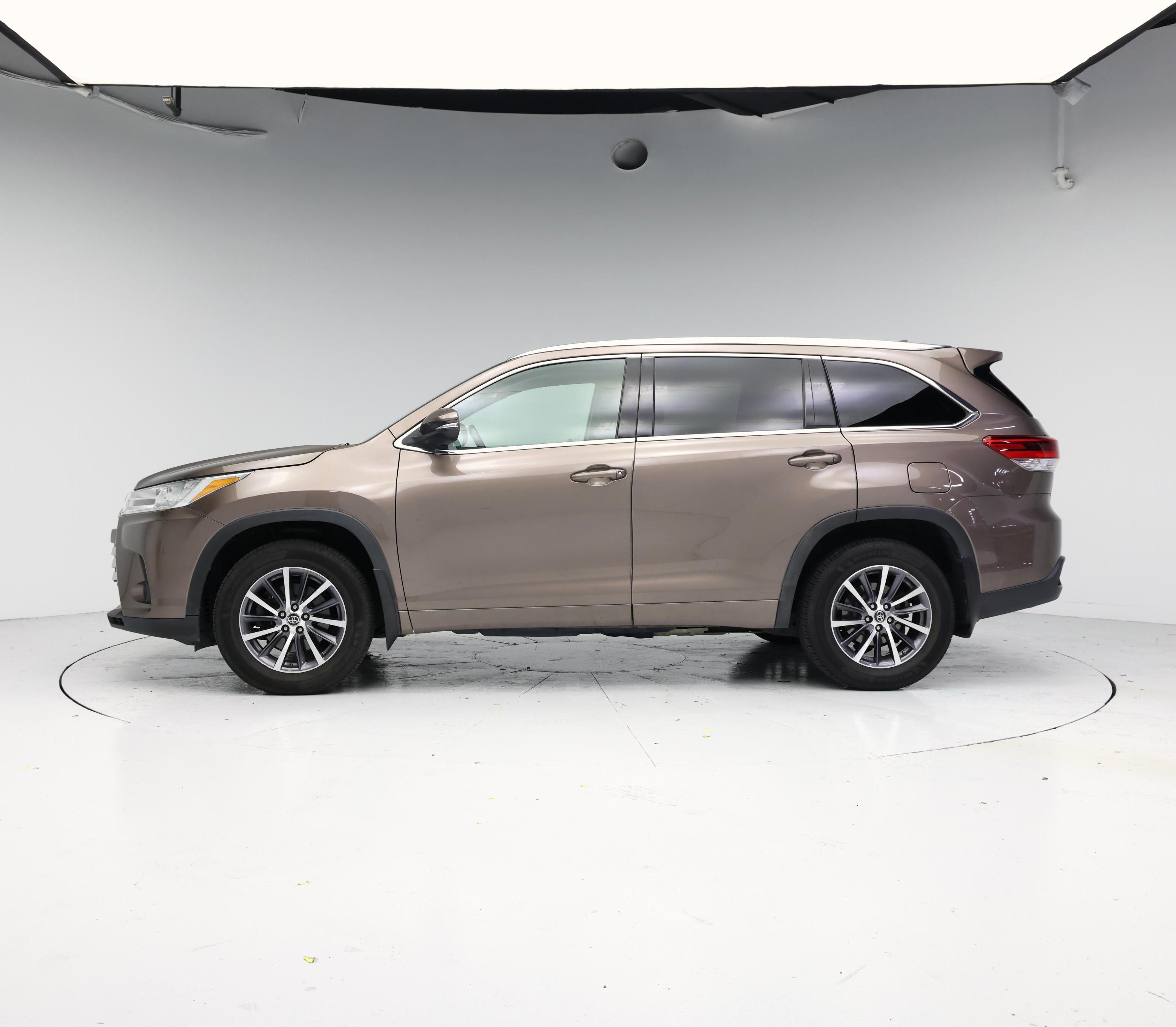 Thumbnail: 2018 Toyota Highlander - 3