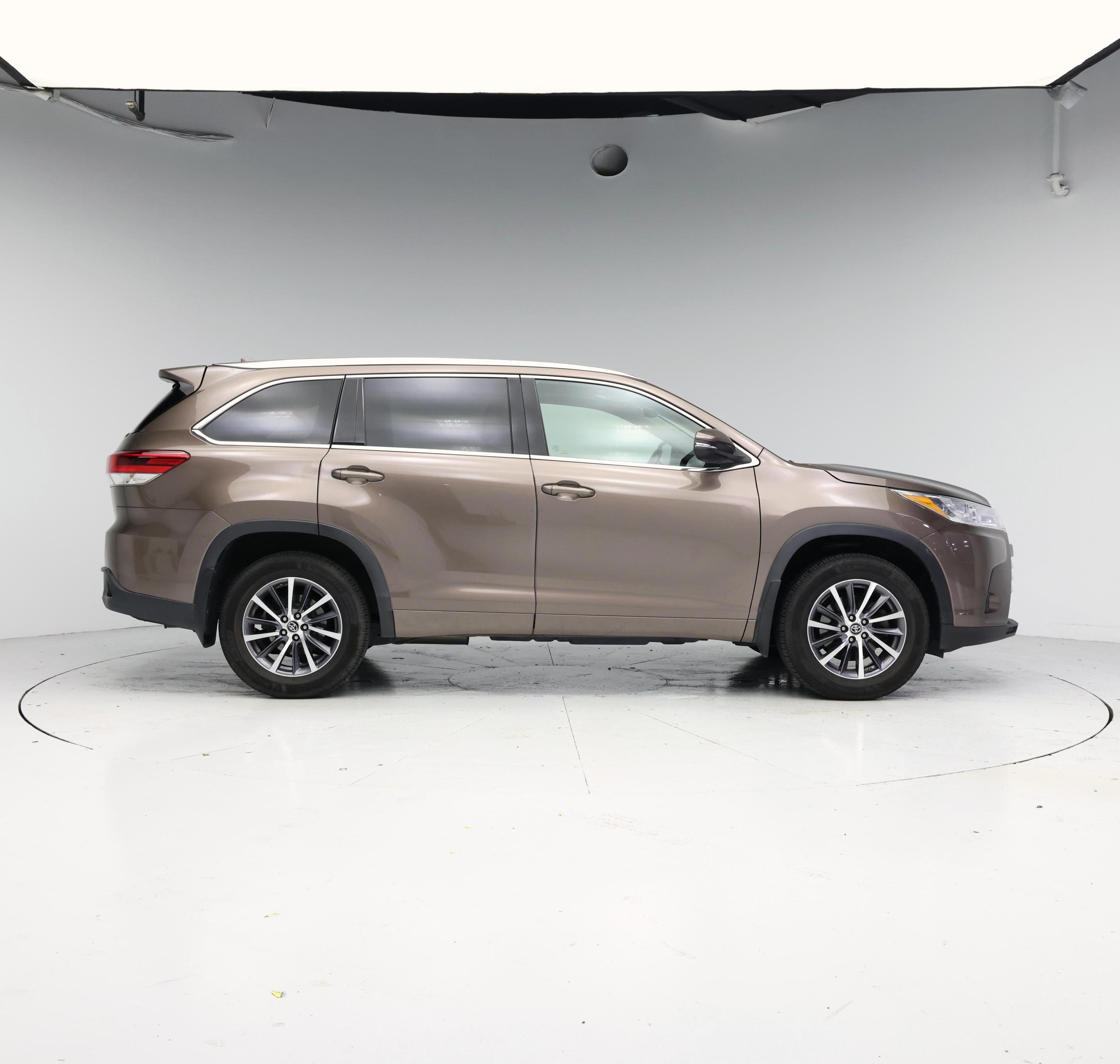 Thumbnail: 2018 Toyota Highlander - 7