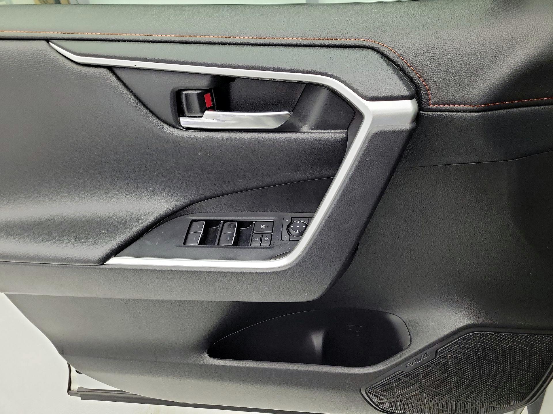 Thumbnail: 2022 Toyota RAV4 - 12
