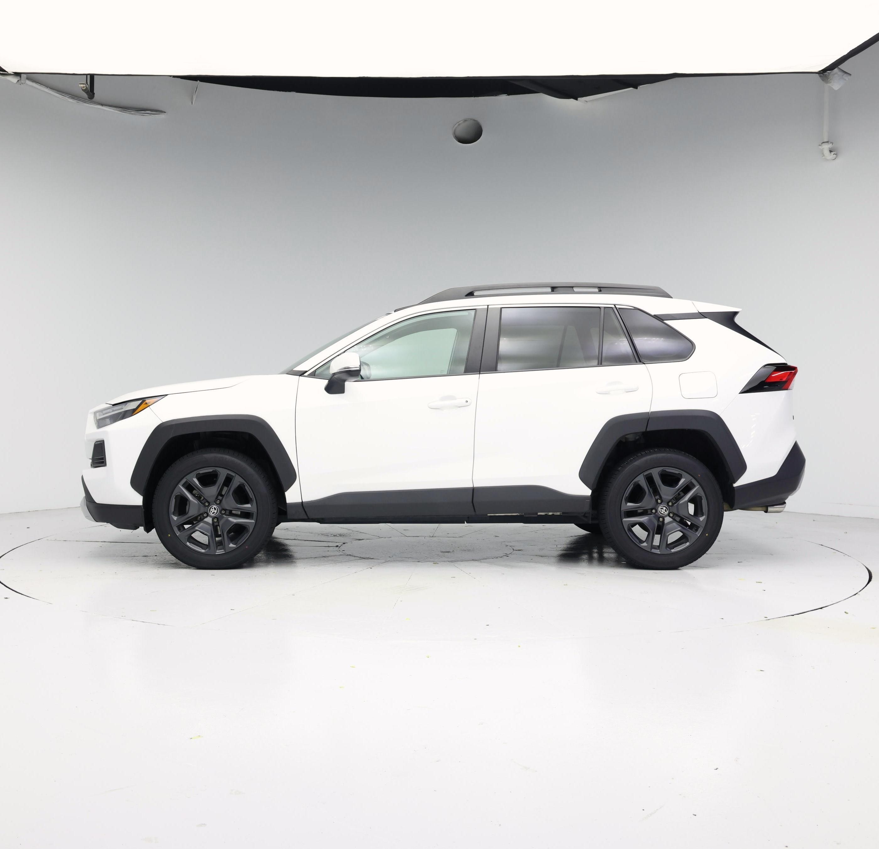 Thumbnail: 2022 Toyota RAV4 - 3