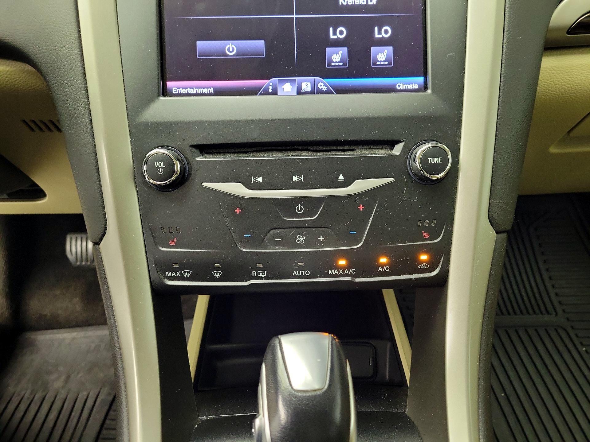 Thumbnail: 2015 Ford Fusion - 17